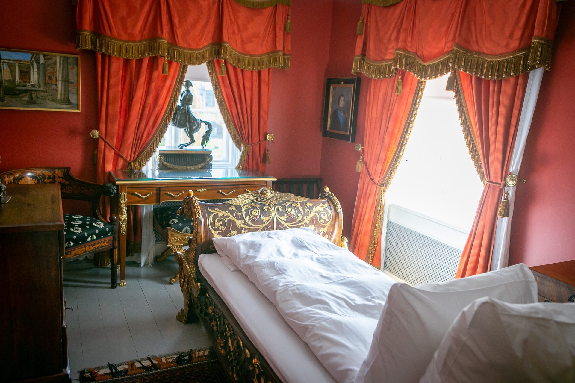 Interior design, Bed sheet, Window treatment, Furniture, Bedroom, Curtain, Bedding, Lighting, Linens