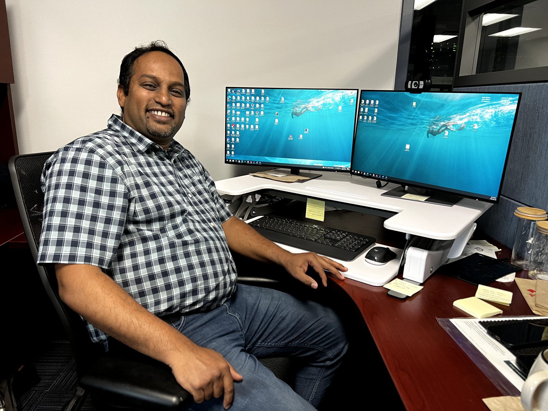 Personal computer, Input device, Furniture, Peripheral, Table, Smile