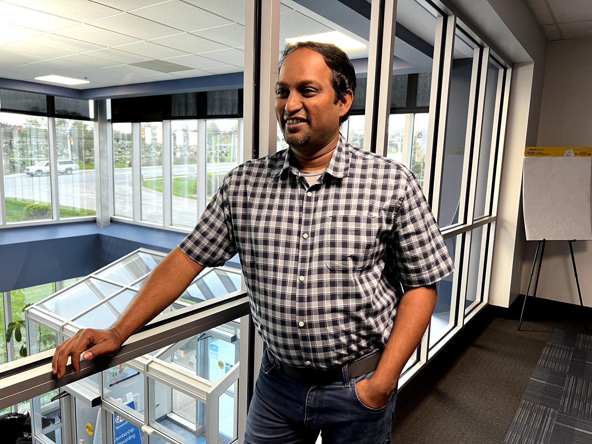 Dress shirt, Shoulder, Sleeve, Standing, Building, Window
