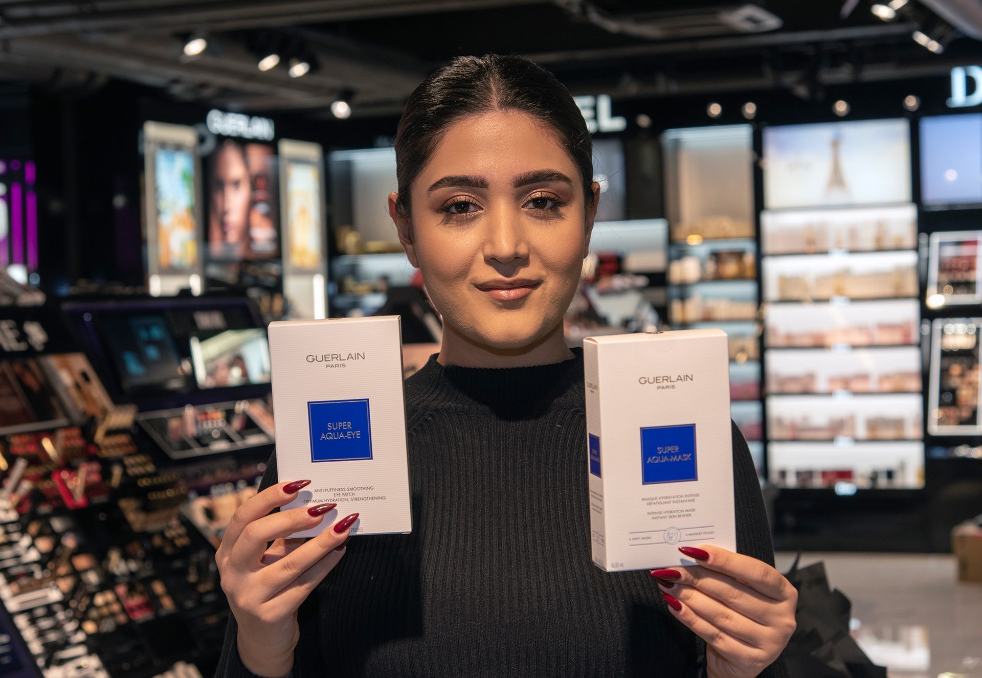 Hand, Smile, Customer, Publication, Gadget, Eyewear