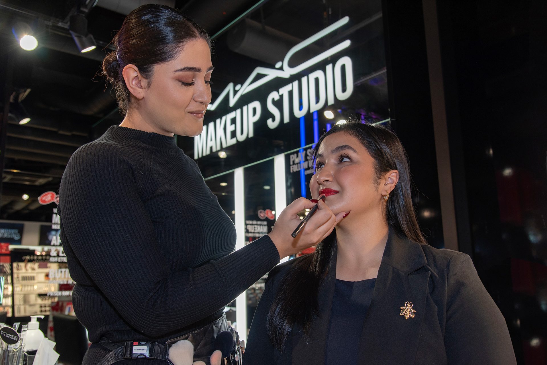 Flash photography, Fashion, Lipstick, Gesture