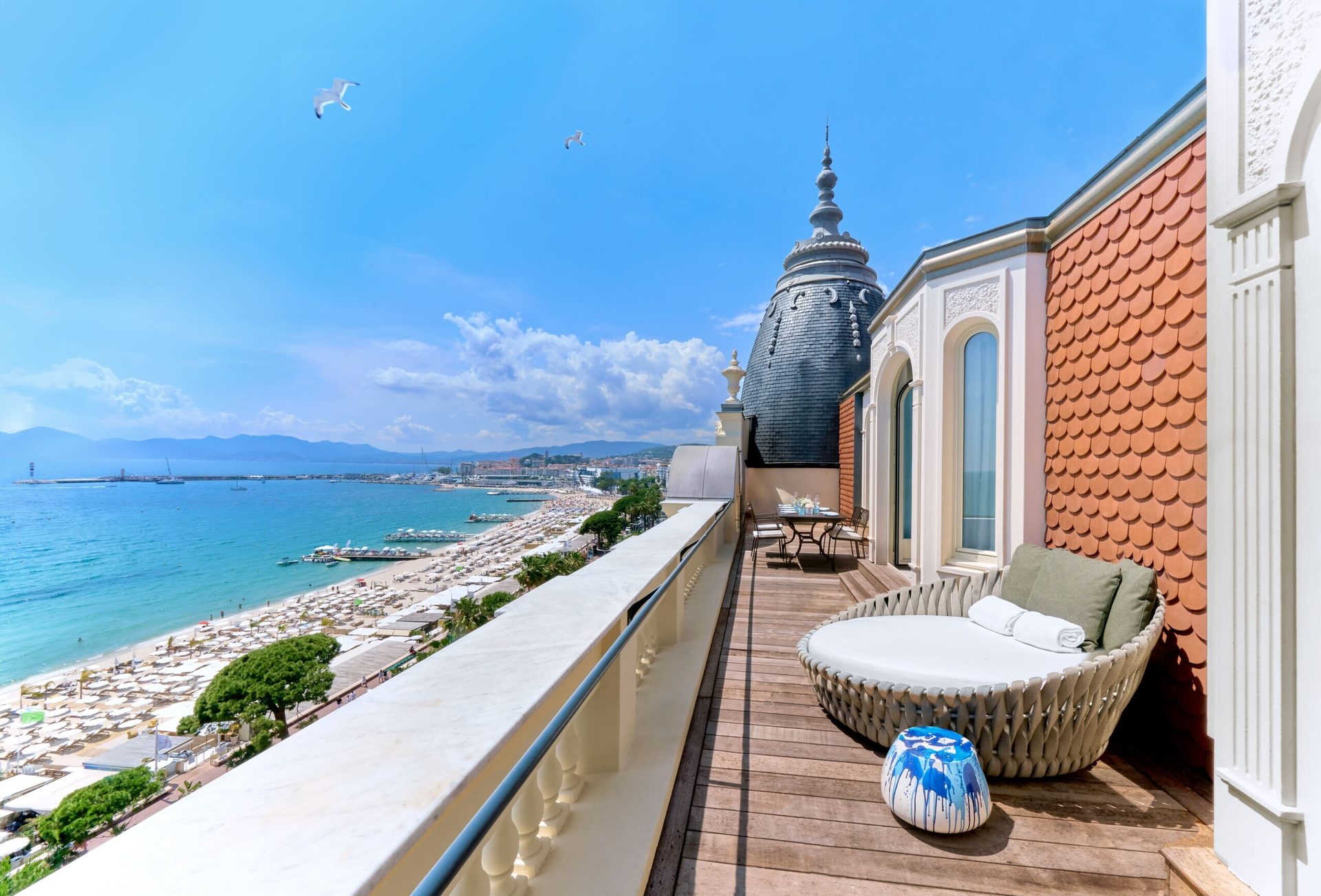 Seaside resort, Outdoor furniture, Sky, Water, Building, Cloud, Plant, Azure