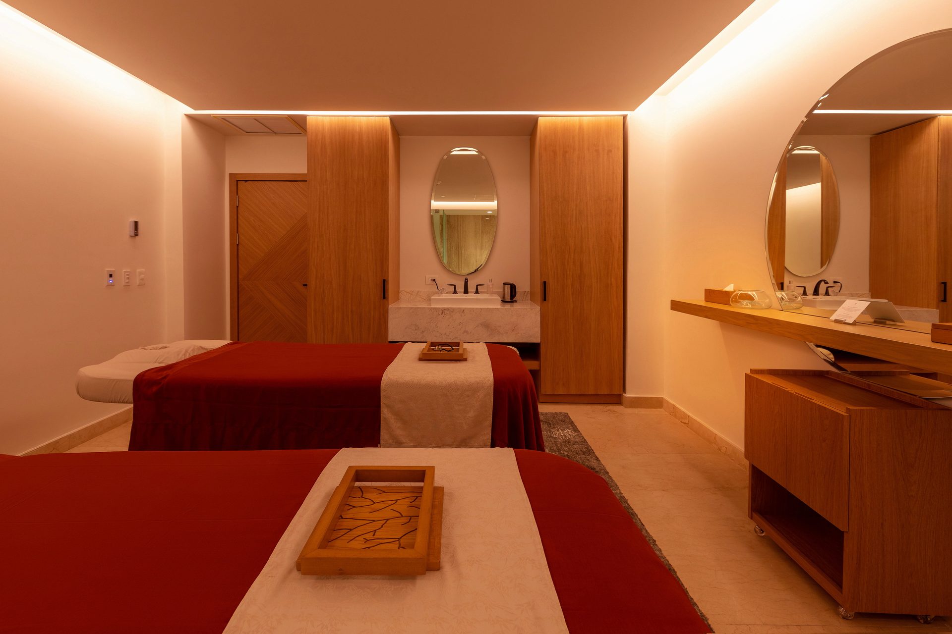 Plumbing fixture, Interior design, Mirror, Property, Furniture, Comfort, Building, Wood, Lighting, Architecture