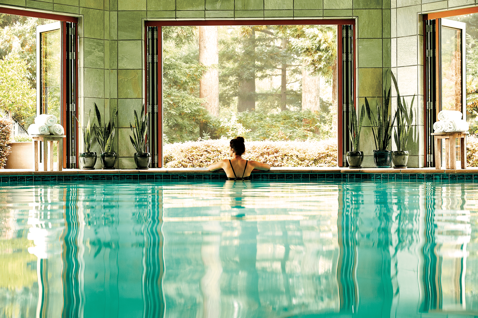 Swimming pool, Water, Nature, Azure, Sunlight, Leisure, Rectangle, Aqua