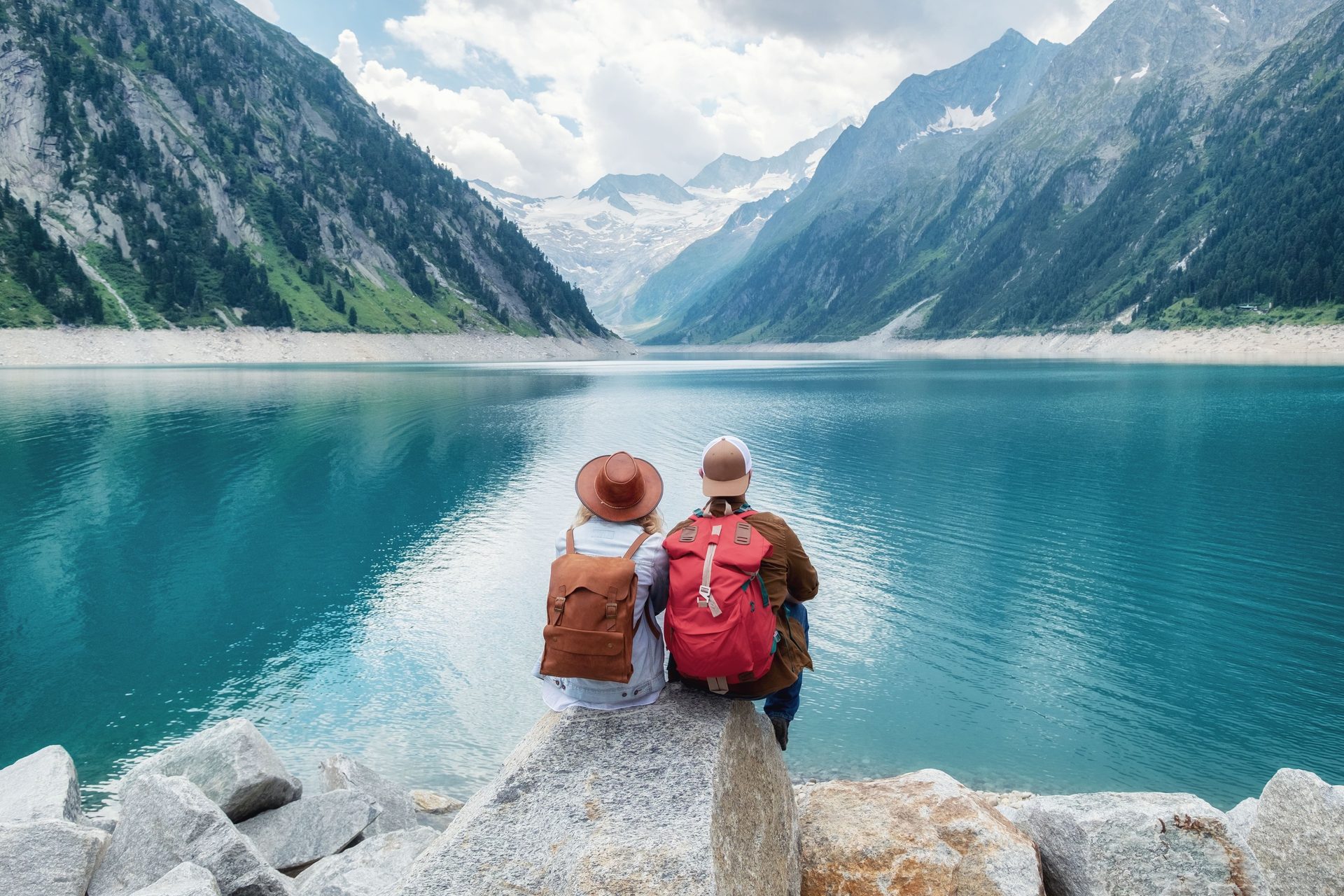 People in nature, Water resources, Natural landscape, Cloud, Sky, Mountain, Lake, Travel