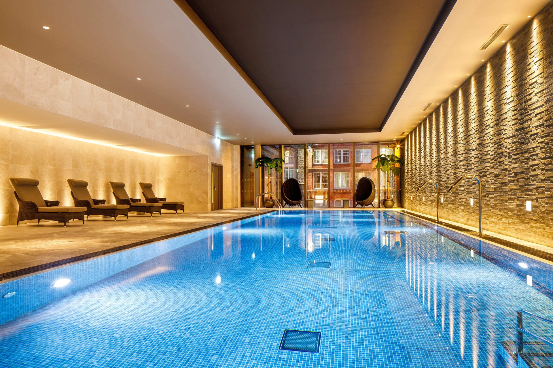 Swimming pool, Water, Property, Azure, Building, Lighting, Leisure