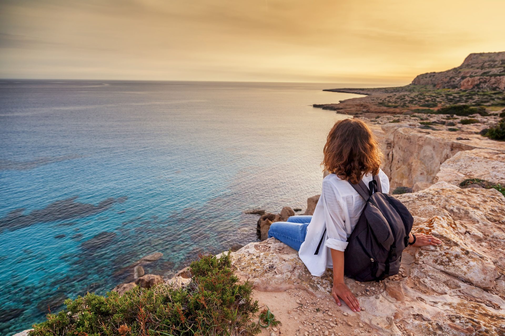 Coastal and oceanic landforms, People in nature, Water, Cloud, Sky, Plant, Sunlight, Travel, Happy, Wood