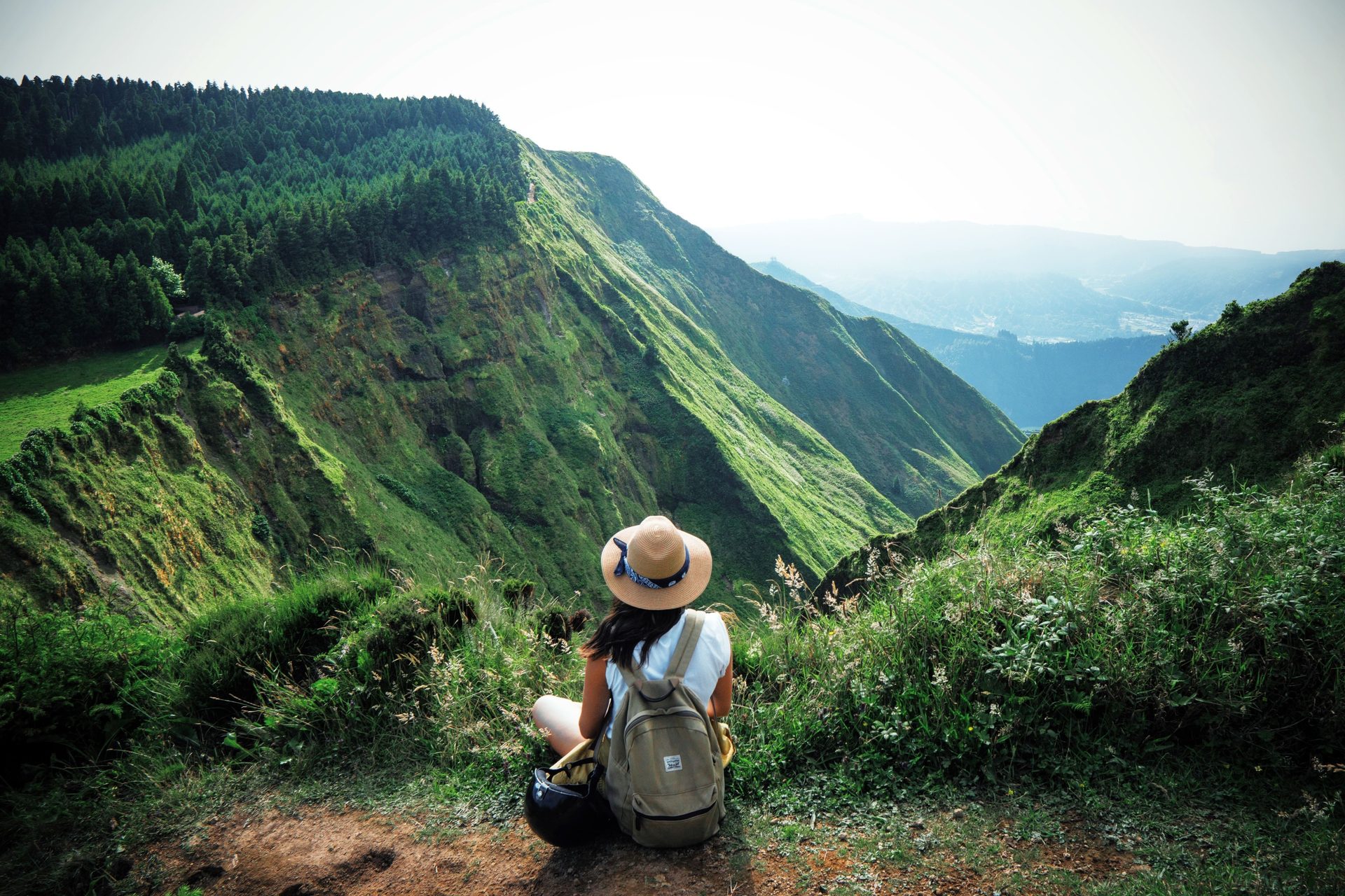 People in nature, Natural landscape, Sky, Plant, Mountain, Ecoregion, Hat, Highland, Grass