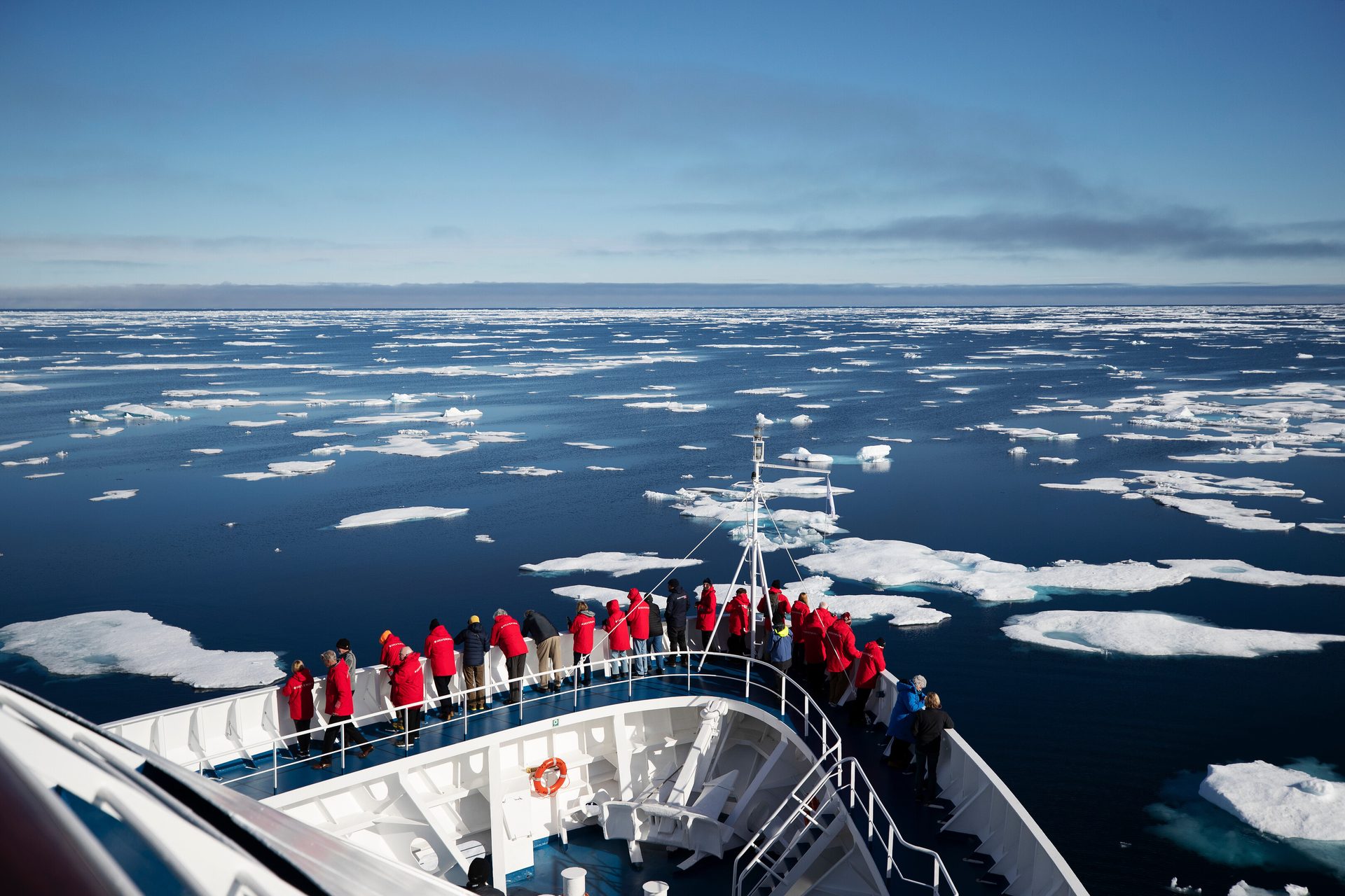 Naval architecture, Sea ice, Sky, Water, Cloud, Boat, Watercraft, Snow, Vehicle