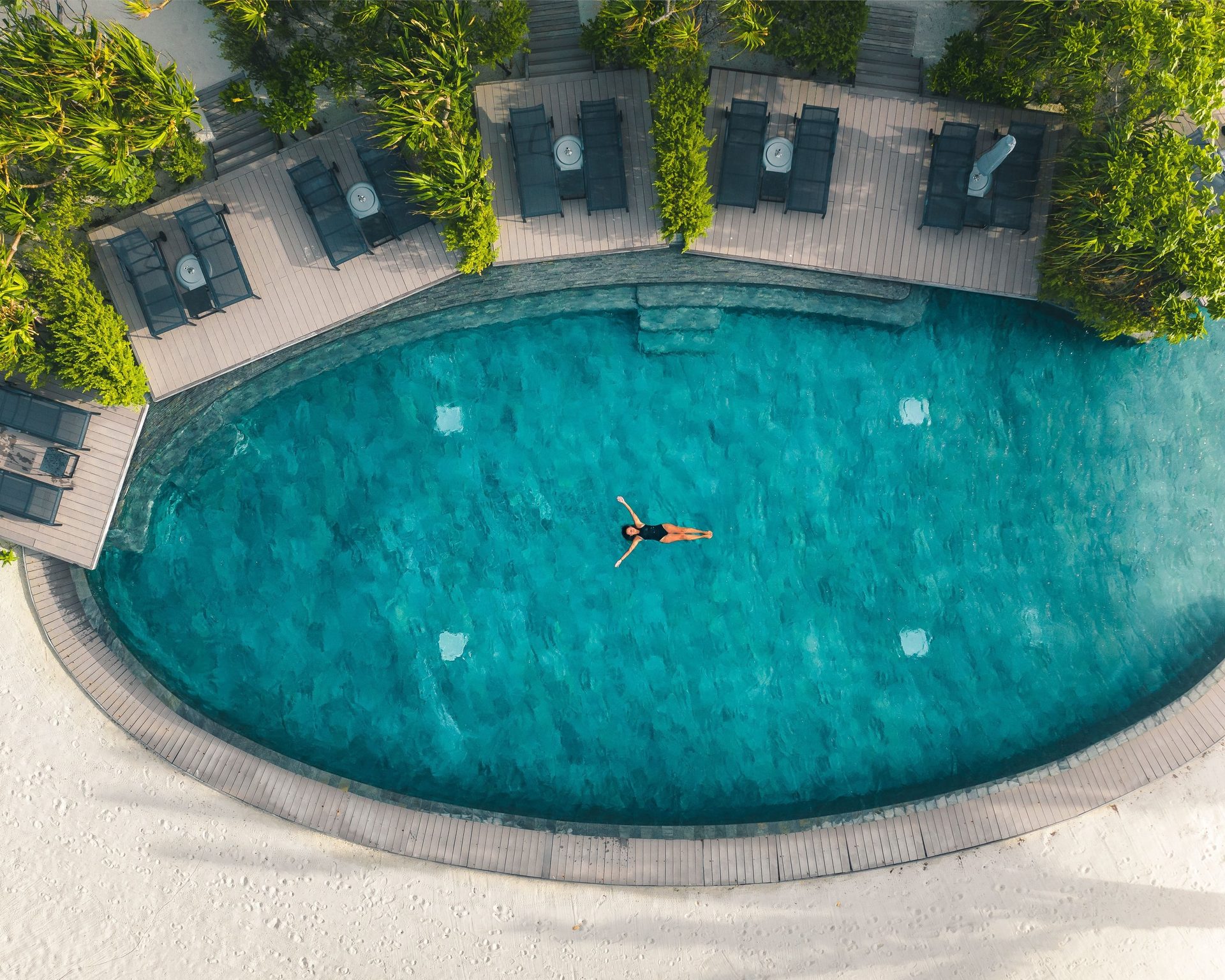 Body of water, World, Green, Building, Azure, Plant, Rectangle, Leisure, House
