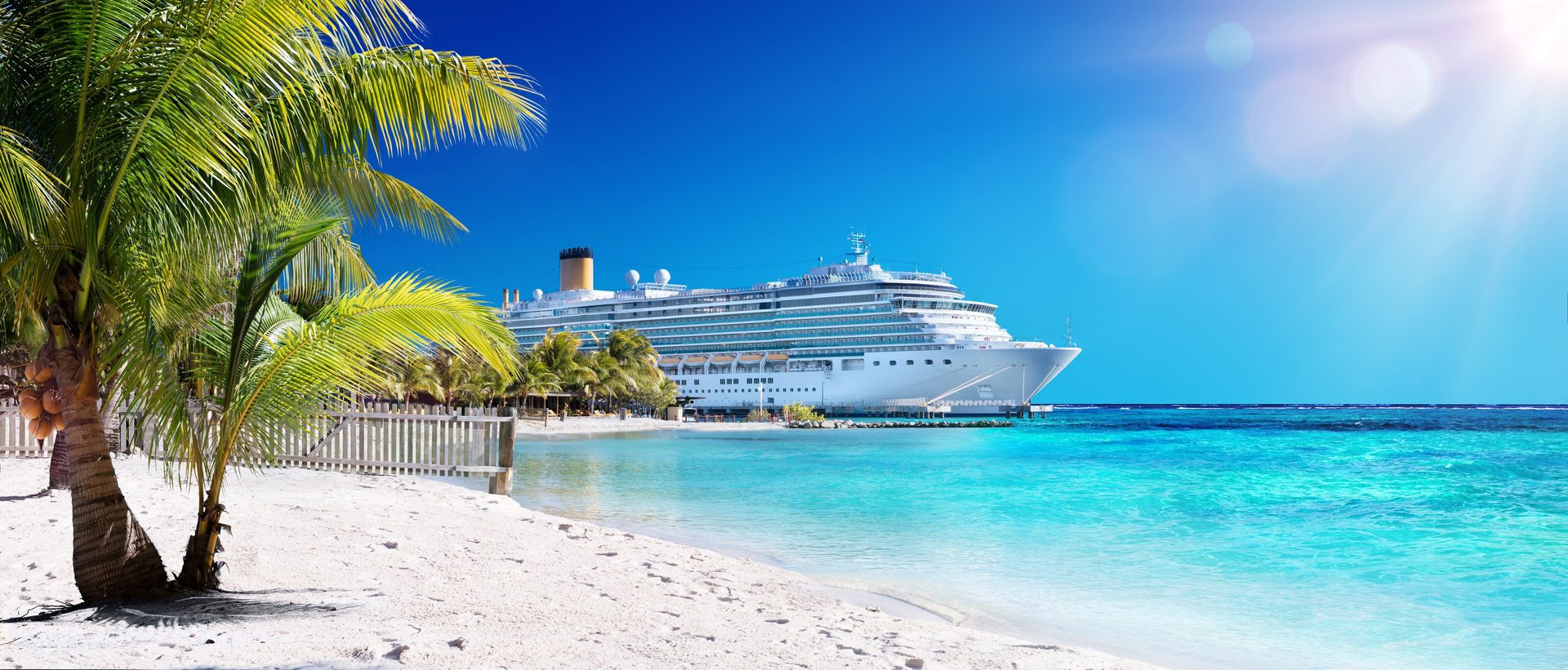 Naval architecture, Cruise ship, Water, Sky, Boat, Vehicle, Blue, Watercraft, Plant, Cloud