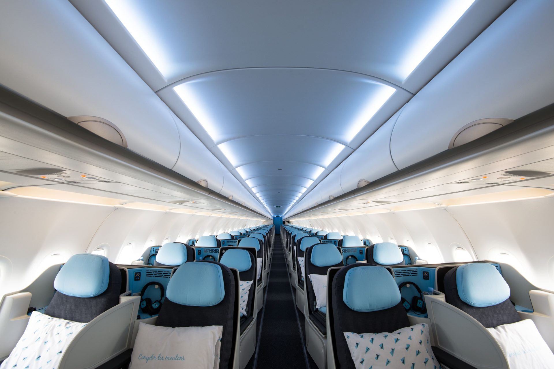Aircraft cabin, Air travel, Automotive design, Vehicle, Airplane