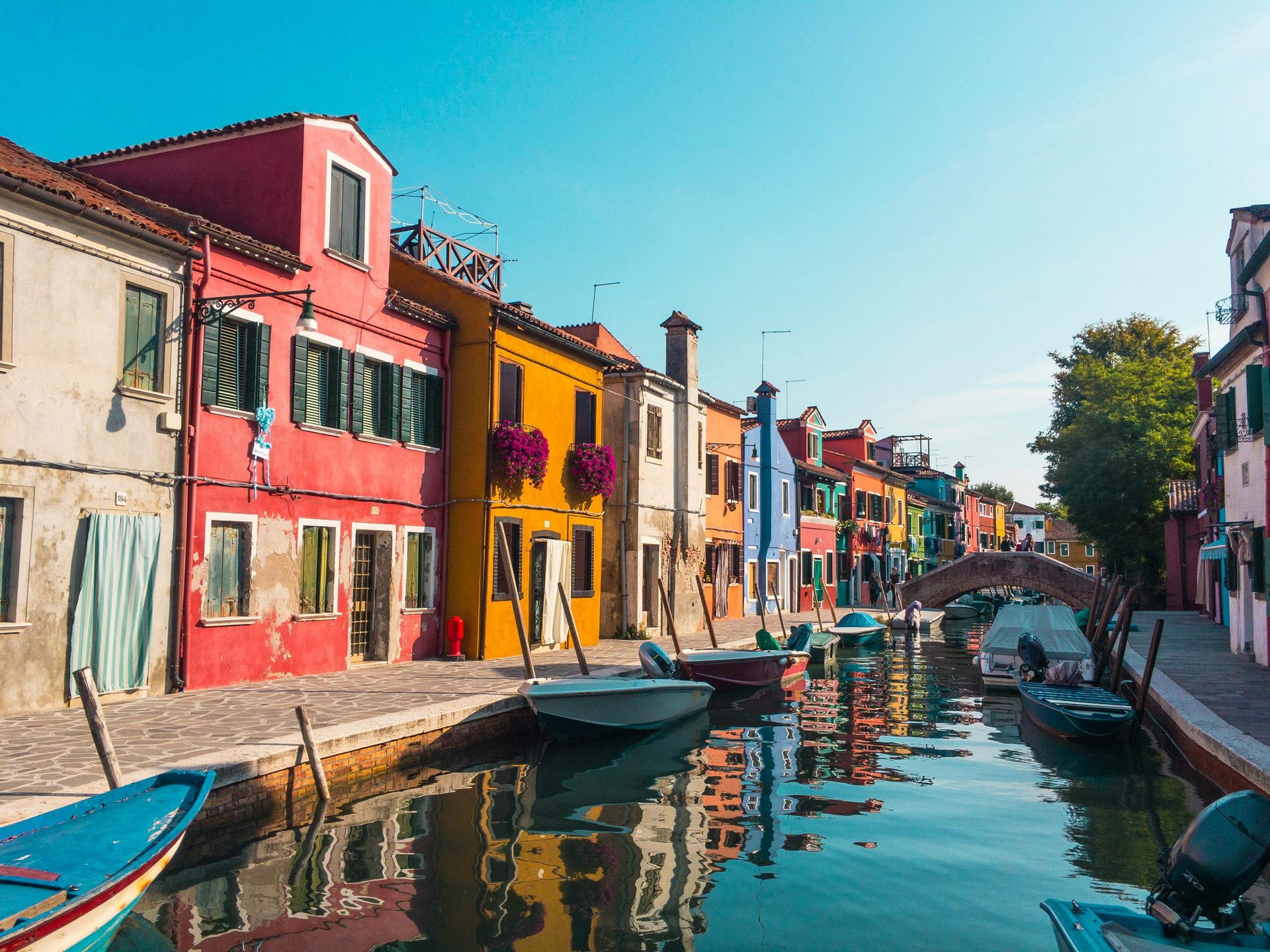 Boats and boating--Equipment and supplies, Blue, Boat, Architecture, Town, Watercraft, House, Channel, Reflection, Canal