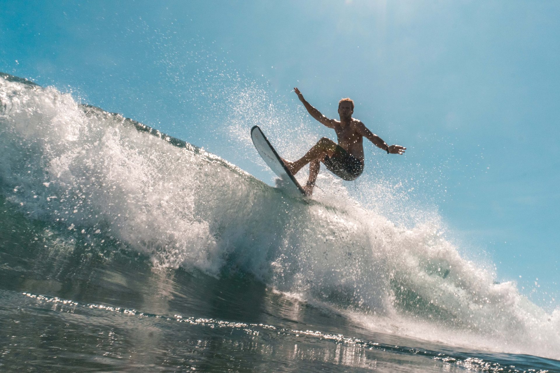 People in nature, Outdoor recreation, Surfing Equipment, Water, Sky, Surfboard, Liquid, Fluid