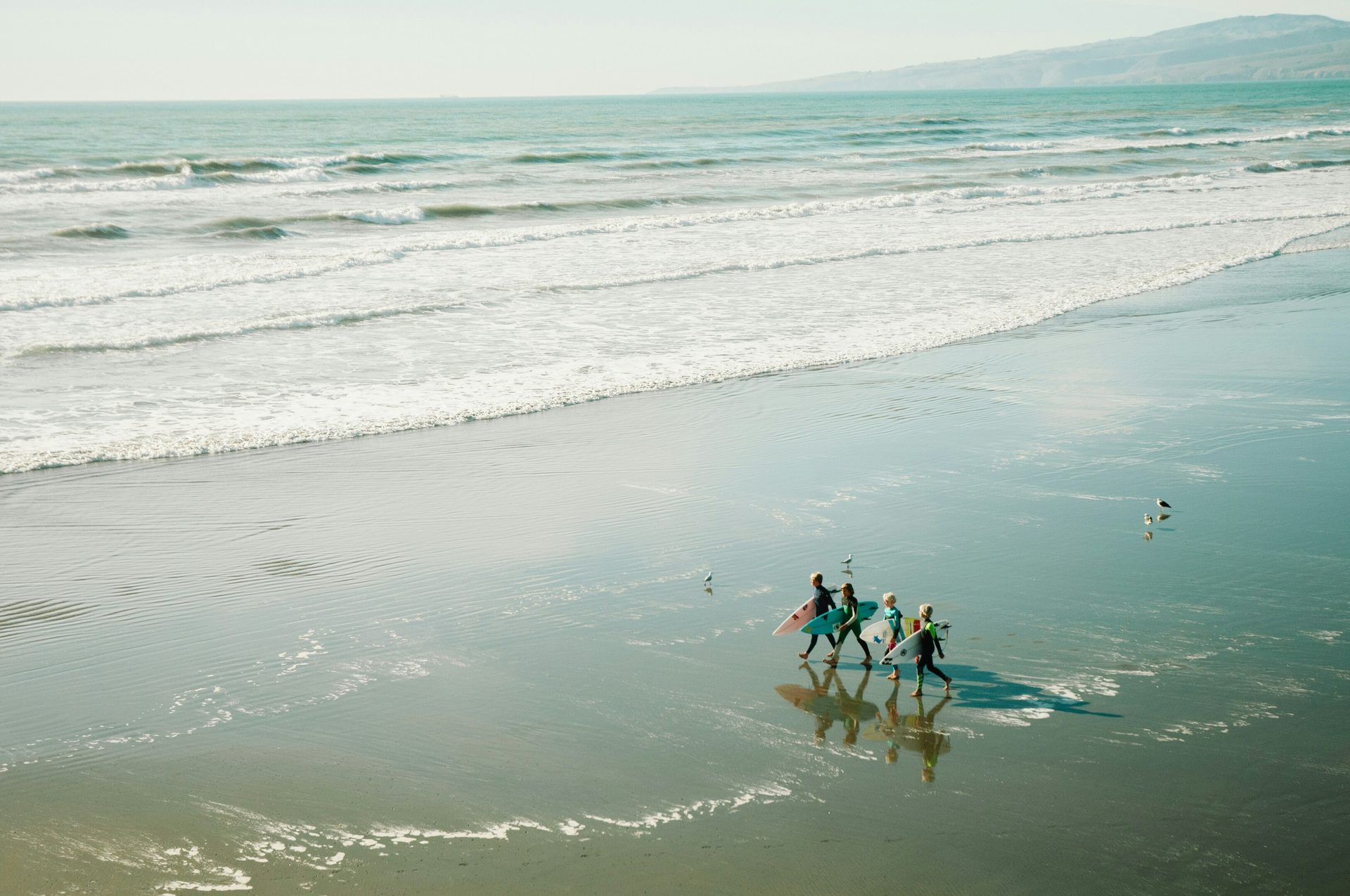 Coastal and oceanic landforms, People on beach, Water resources, Sky, Azure, Cloud, Horizon