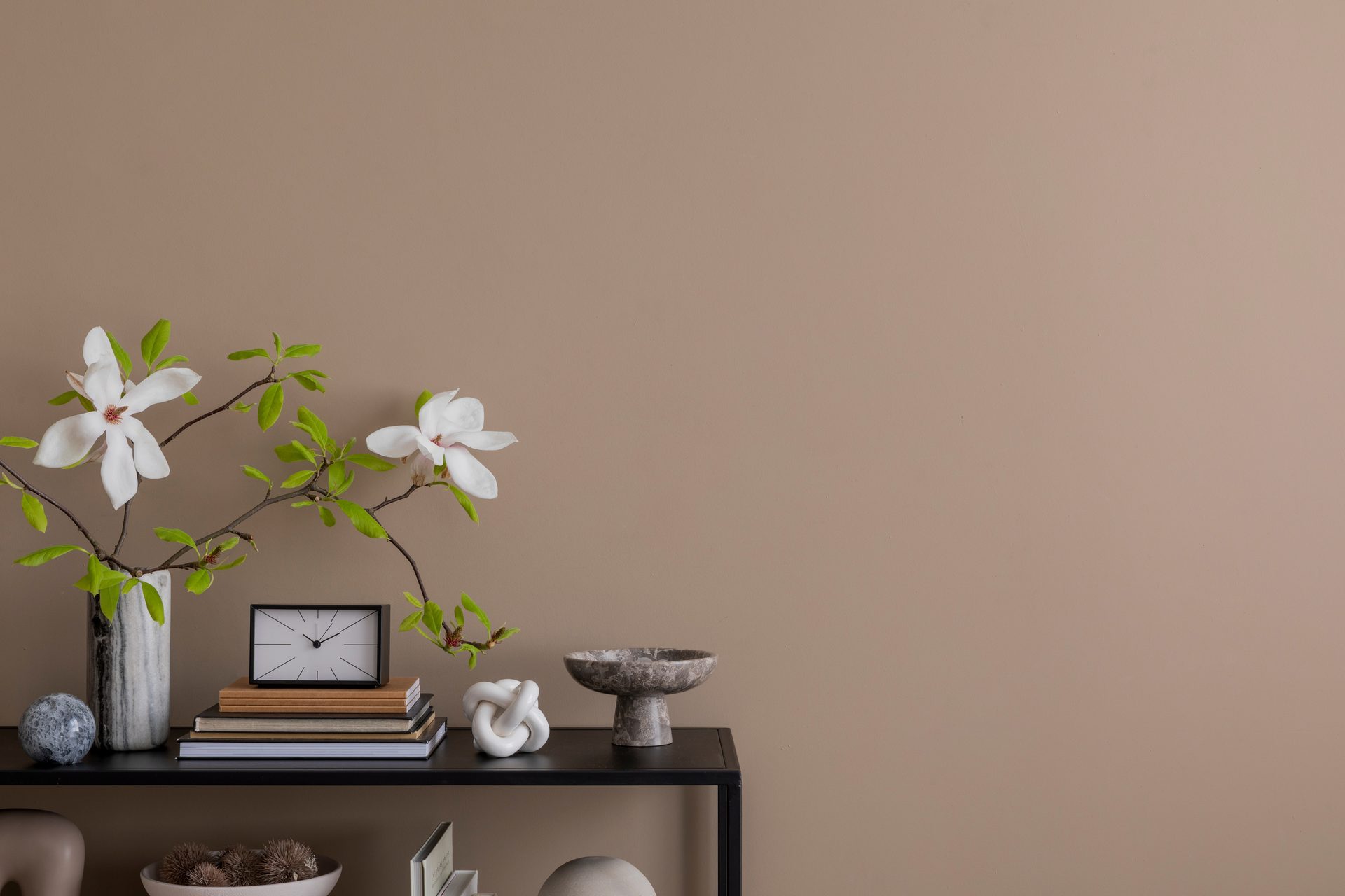 Interior design, Personal computer, Table, Plant, Flower, Laptop, Houseplant, Desk, Wood