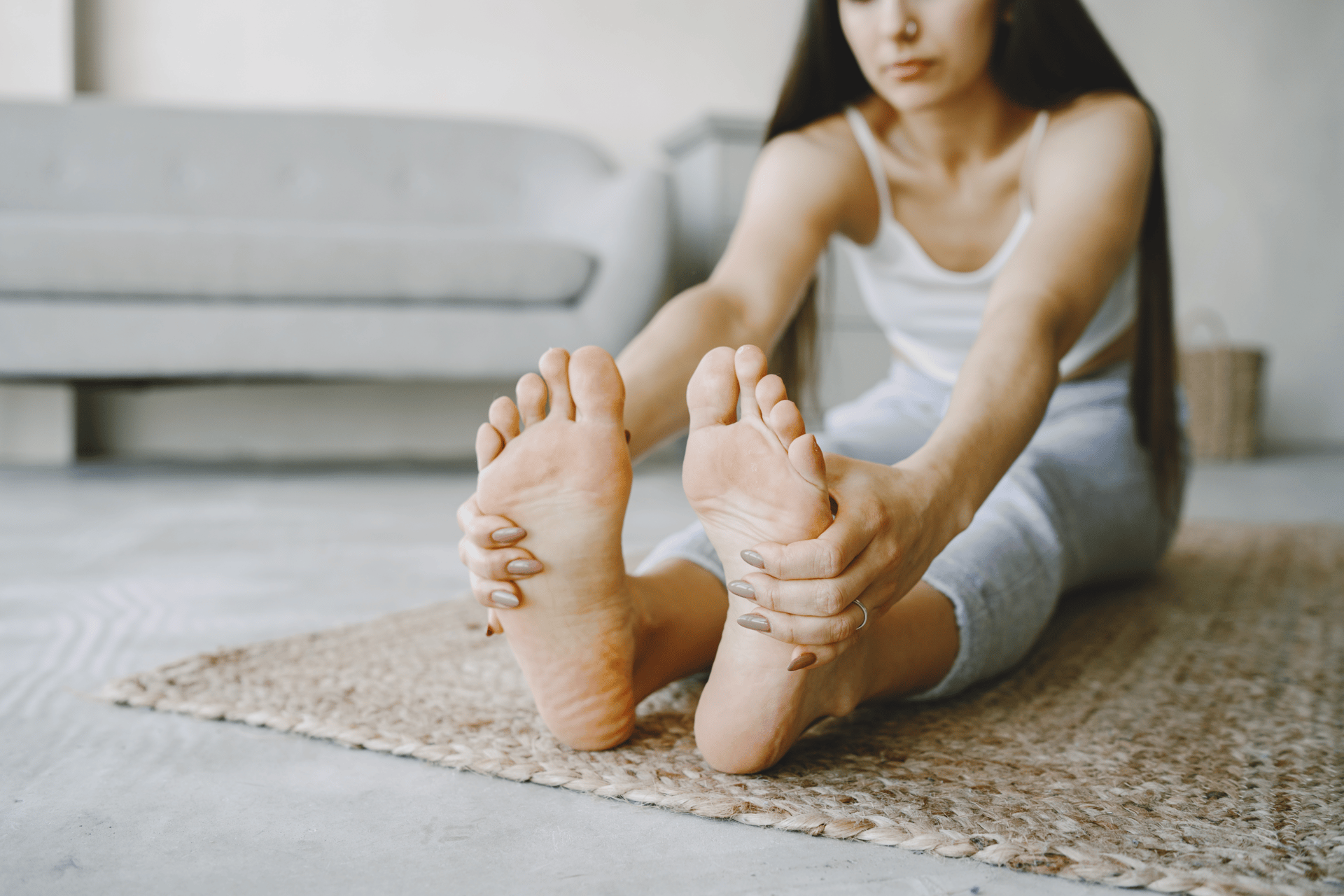 Flash photography, Footwear, Joint, Shoe, Leg, Comfort, Wood, Gesture, Knee, Happy