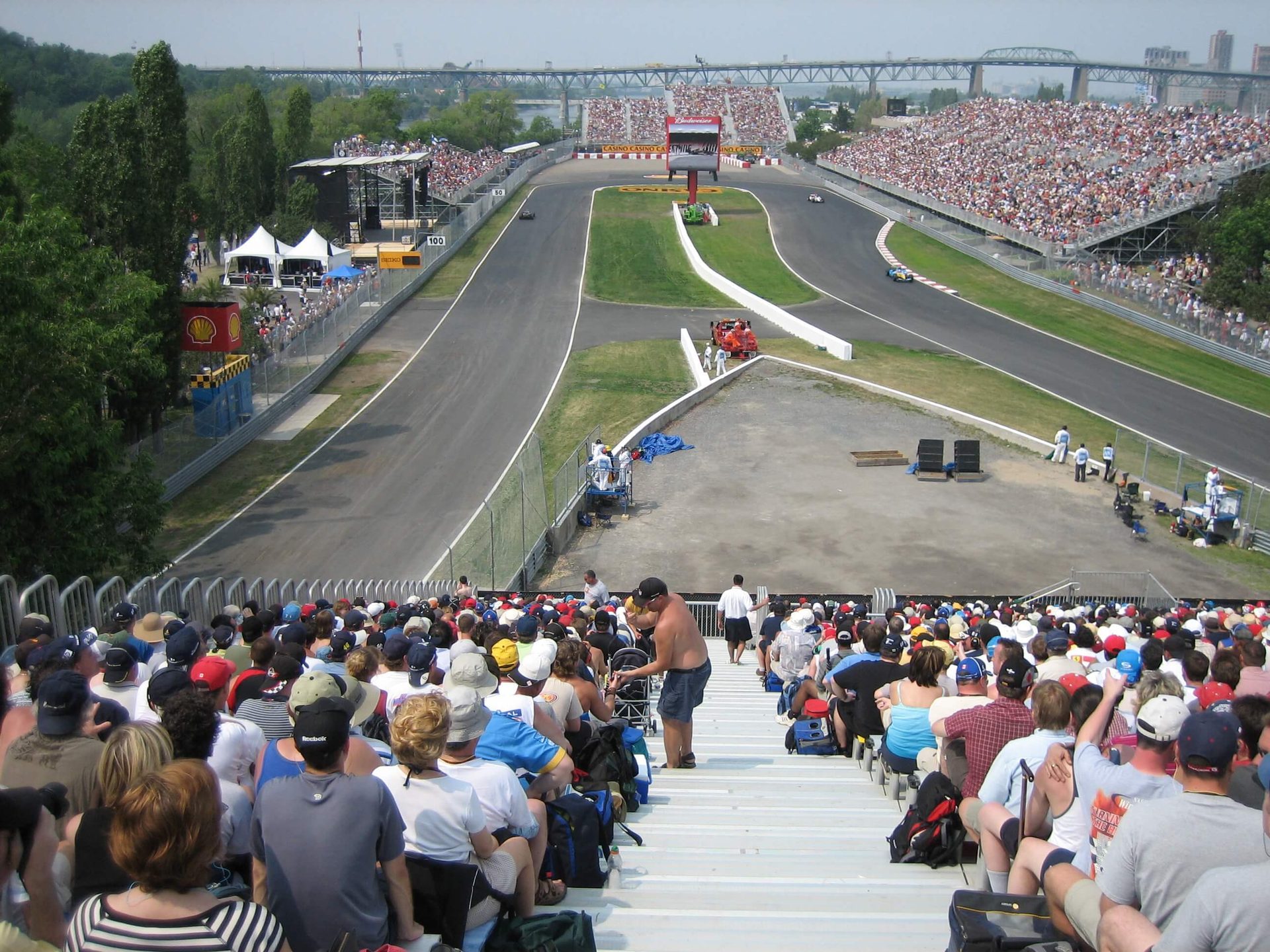Infrastructure, Sky, Asphalt, Vehicle, Motorsport, Crowd, Racing