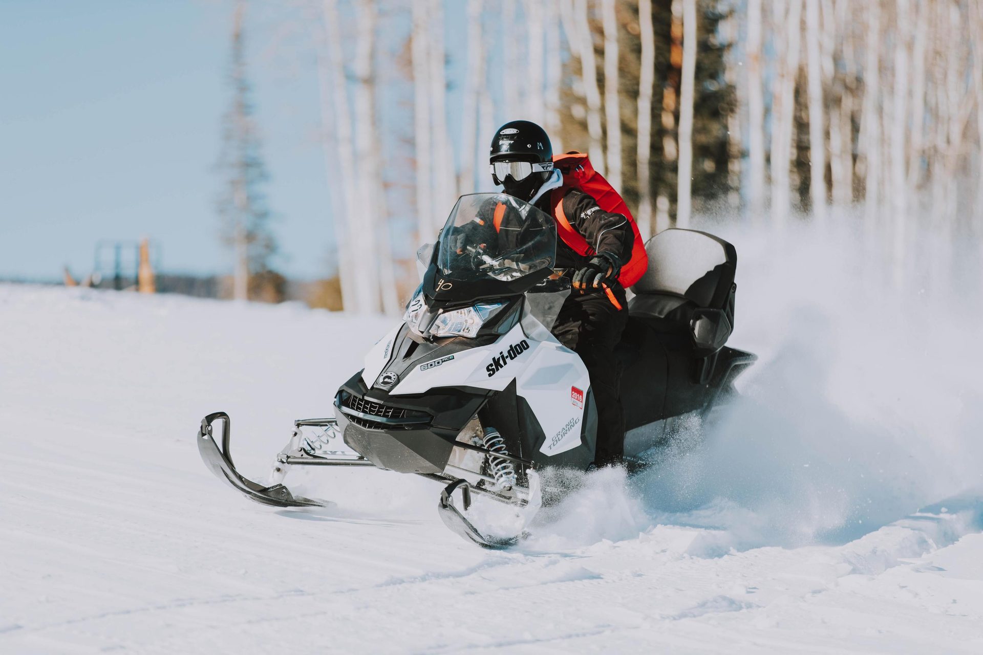 Land vehicle, Ice racing, Sports gear, Automotive tire, Helmet, Snowmobile, Snow, Motorcycle