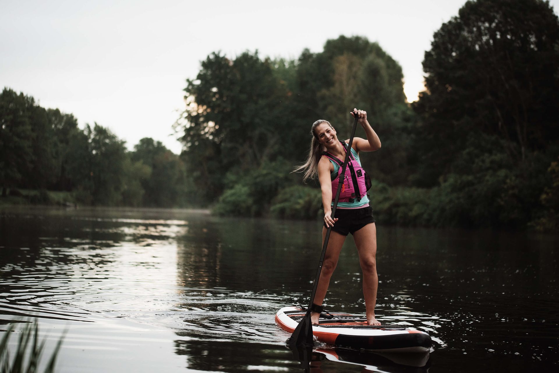 Boats and boating--Equipment and supplies, People in nature, Outdoor recreation, Sports equipment, Water, Sky, Tree, Lake, Plant, Wakeboarding
