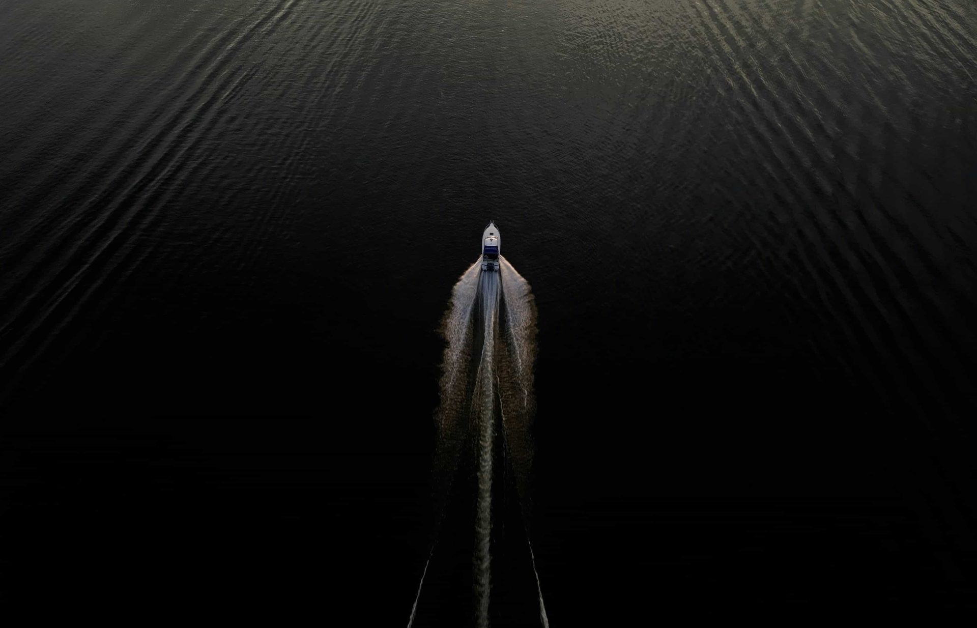 Atmospheric phenomenon, Water, Plant, Lake, Grey