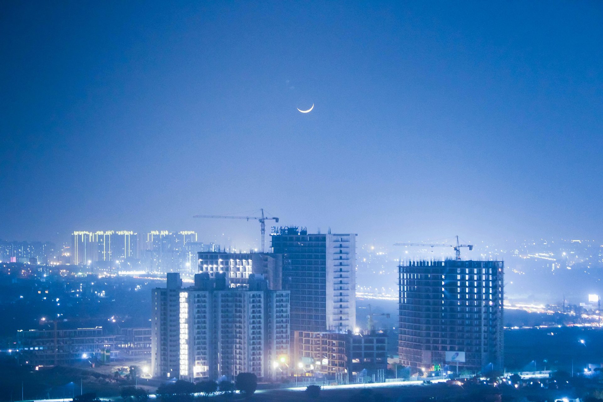 Building, Sky, Cloud, Atmosphere, Skyscraper, Daytime, Moon, Light, Nature, Azure
