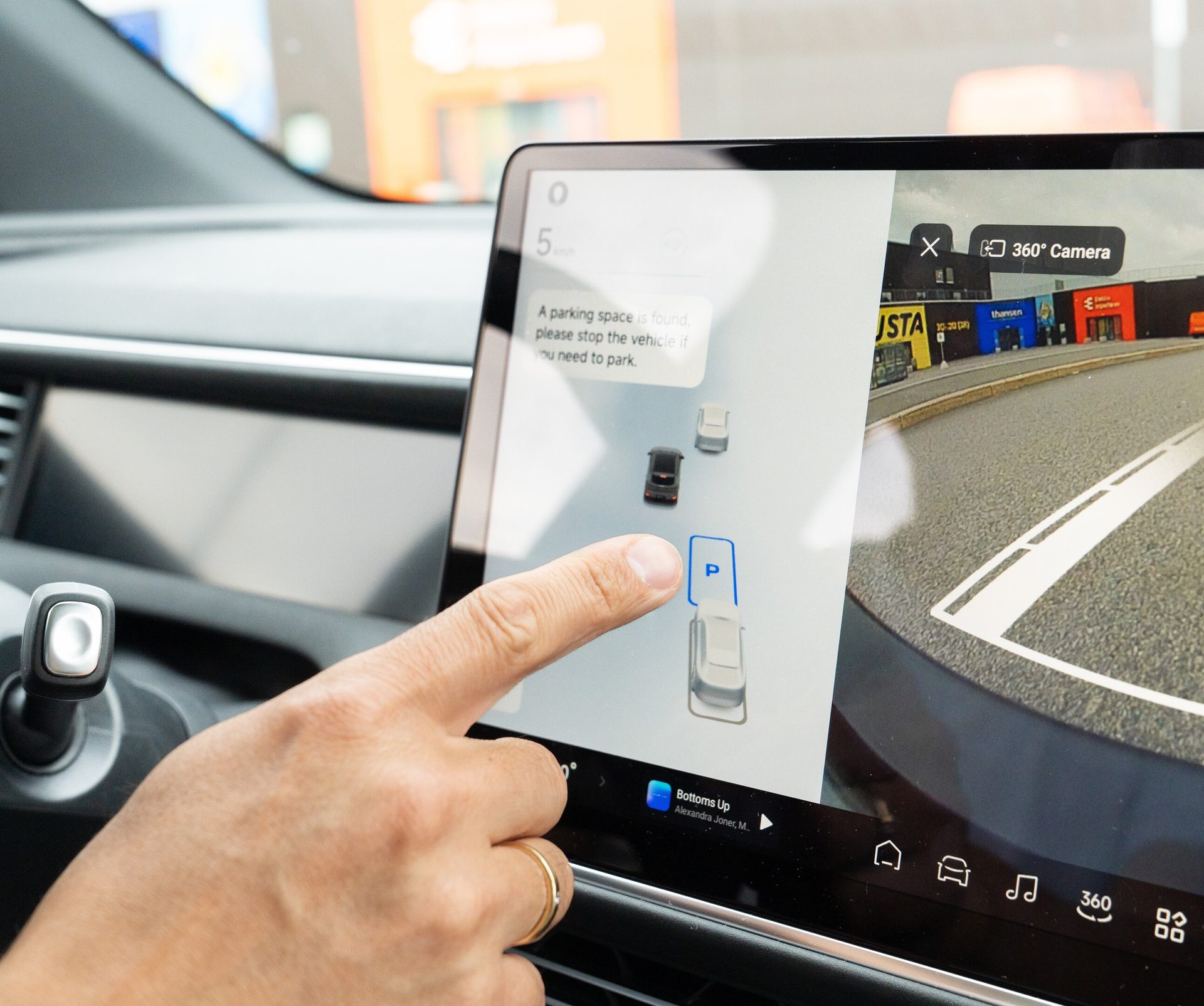 Portable communications device, Automotive design, Personal computer, Gesture, Gadget, Vehicle