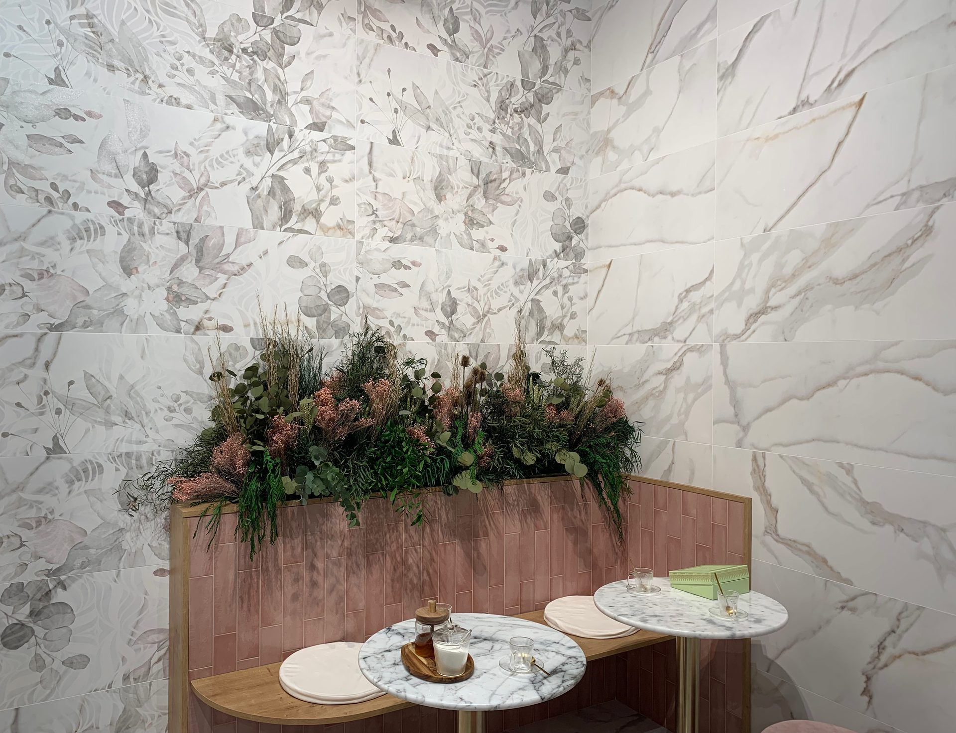 Table, Furniture, Plant, Leaf, Botany, Rectangle, Branch, Twig, Flower, Dishware