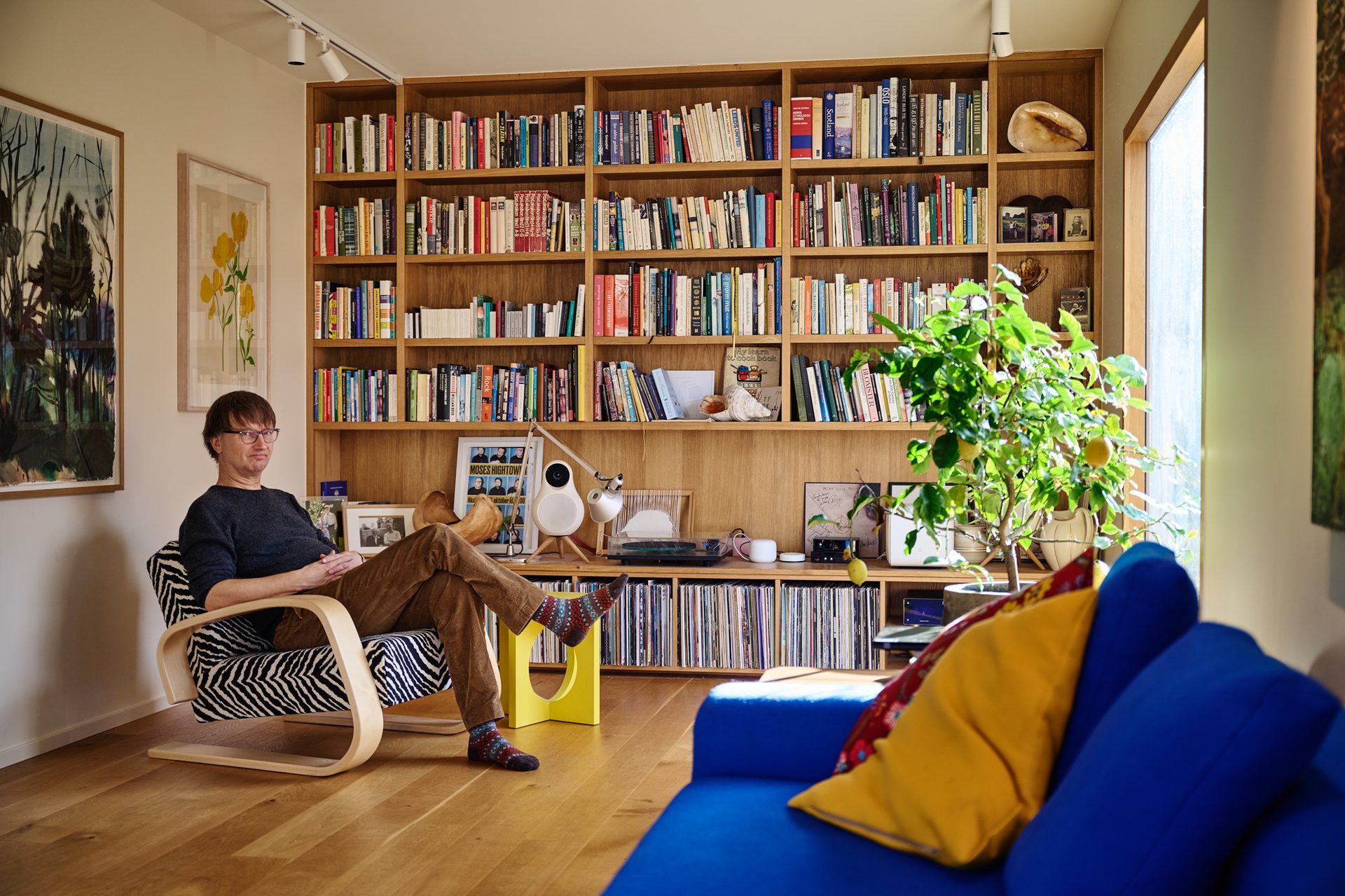 Picture frame, Interior design, Furniture, Bookcase, Property, Shelf, Book, Comfort, Shelving, Building