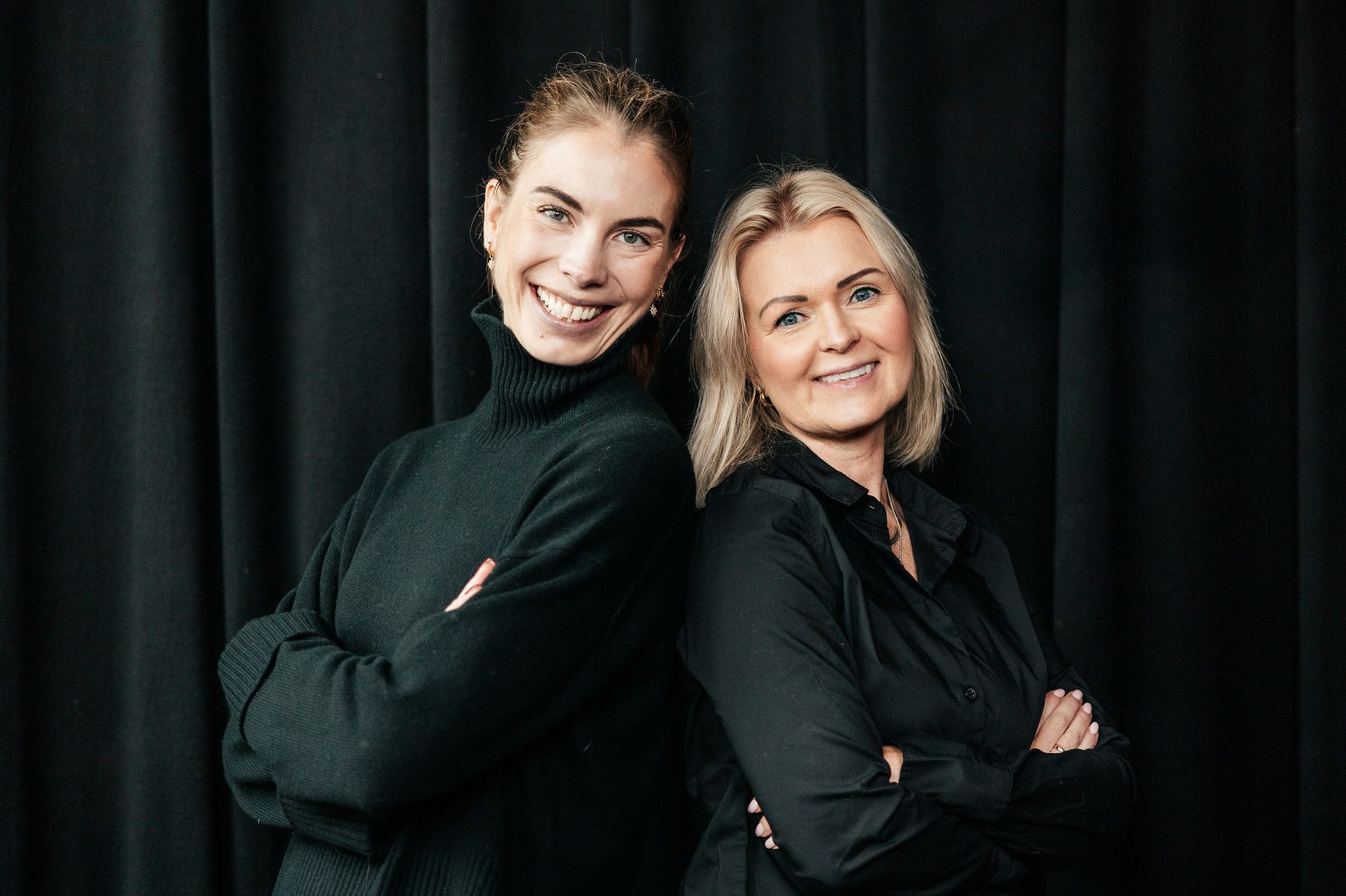 Flash photography, Smile, Gesture, Happy, Curtain