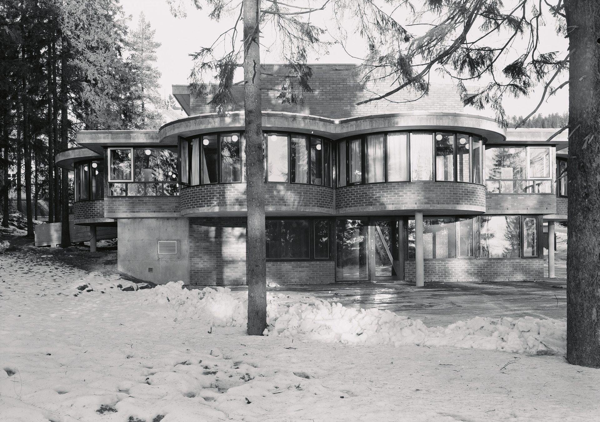 Building, Property, Window, Plant, Tree, Snow, Black-and-white, House, Neighbourhood