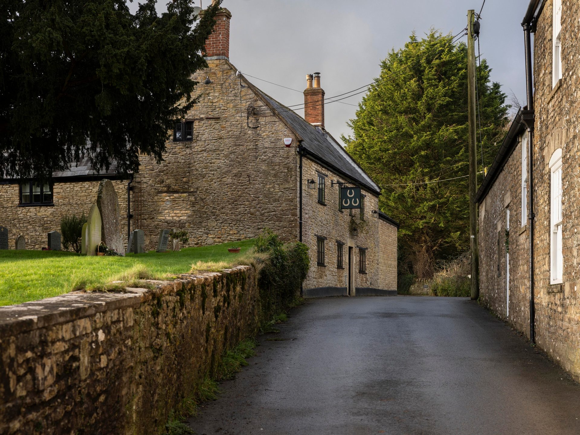 Road surface, Building, Plant, Window, Tree, Sky, House, Grass, Cottage