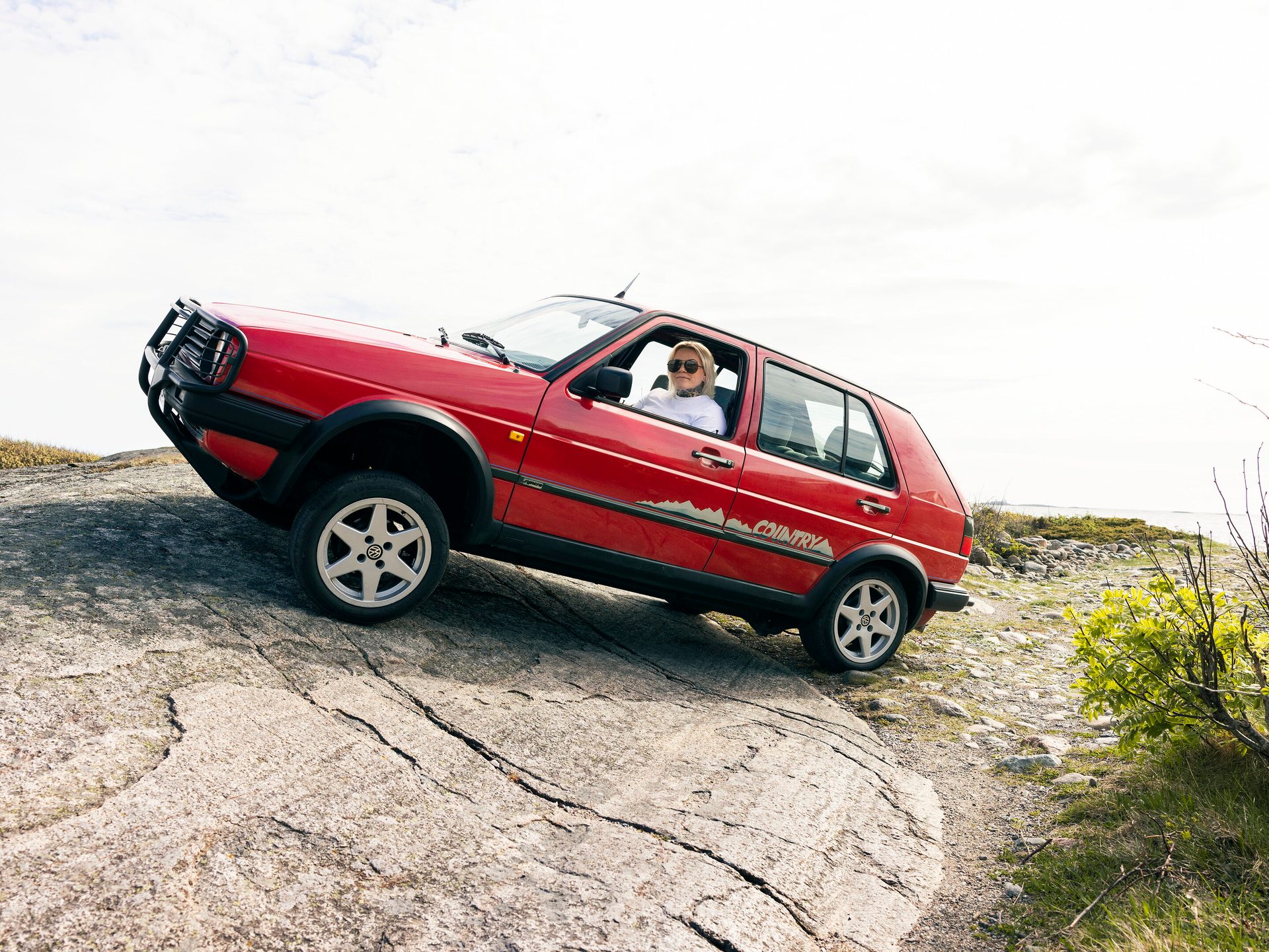 Motor vehicle, Automotive tire, Wheel, Car, Plant, Bumper, Sky