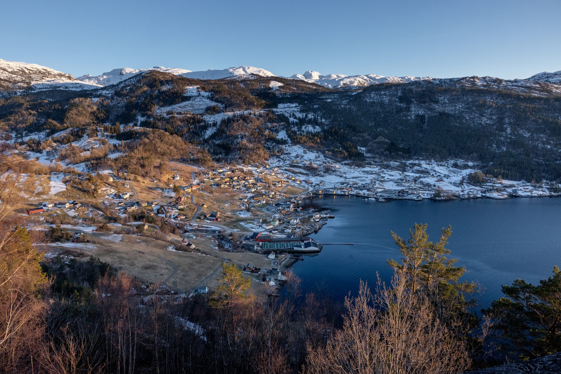 Natural landscape, Sky, Mountain, Water, Snow, Azure, Plant, Slope, Highland, Larch