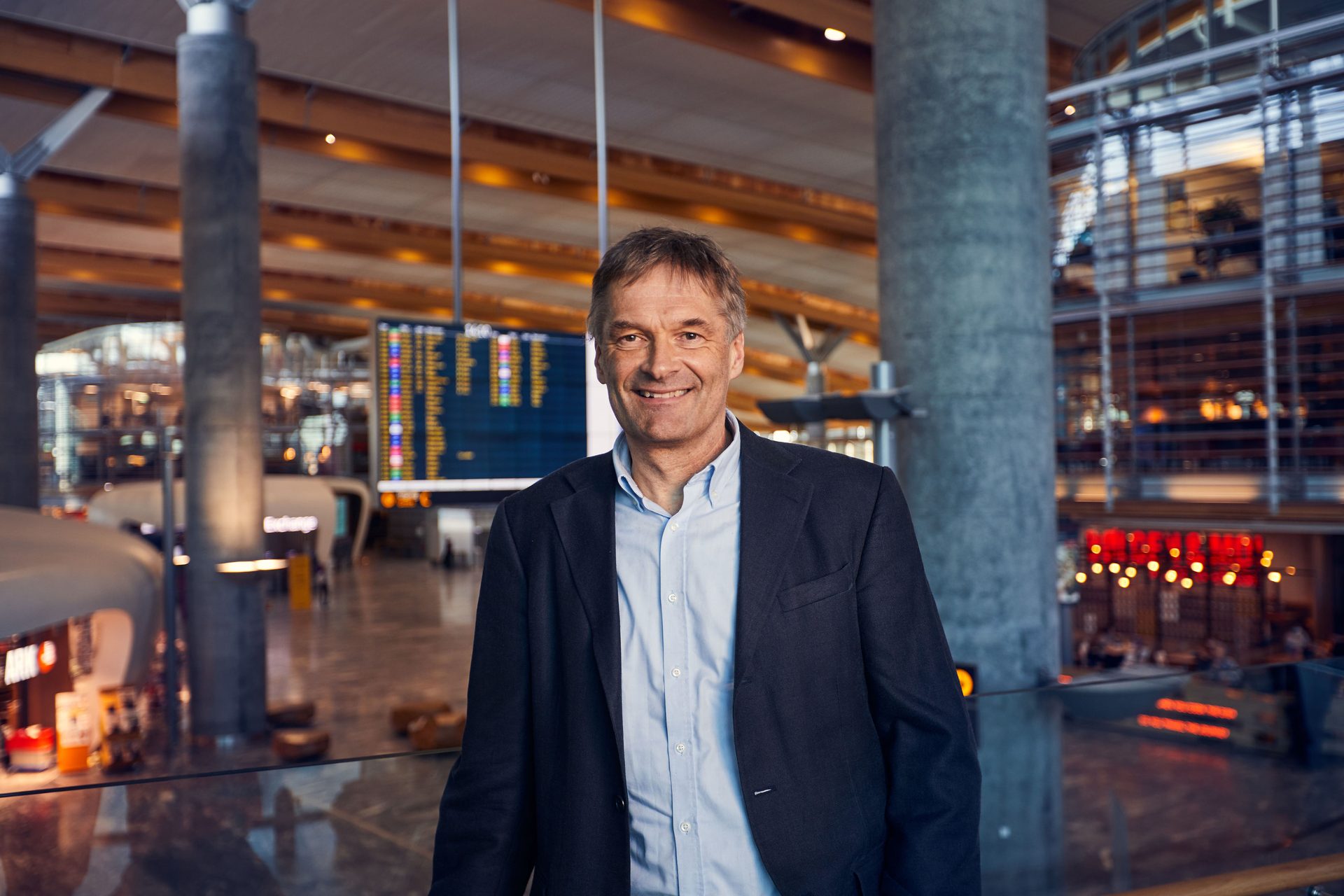 Picture of Abraham Foss smiling in Oslo Airport