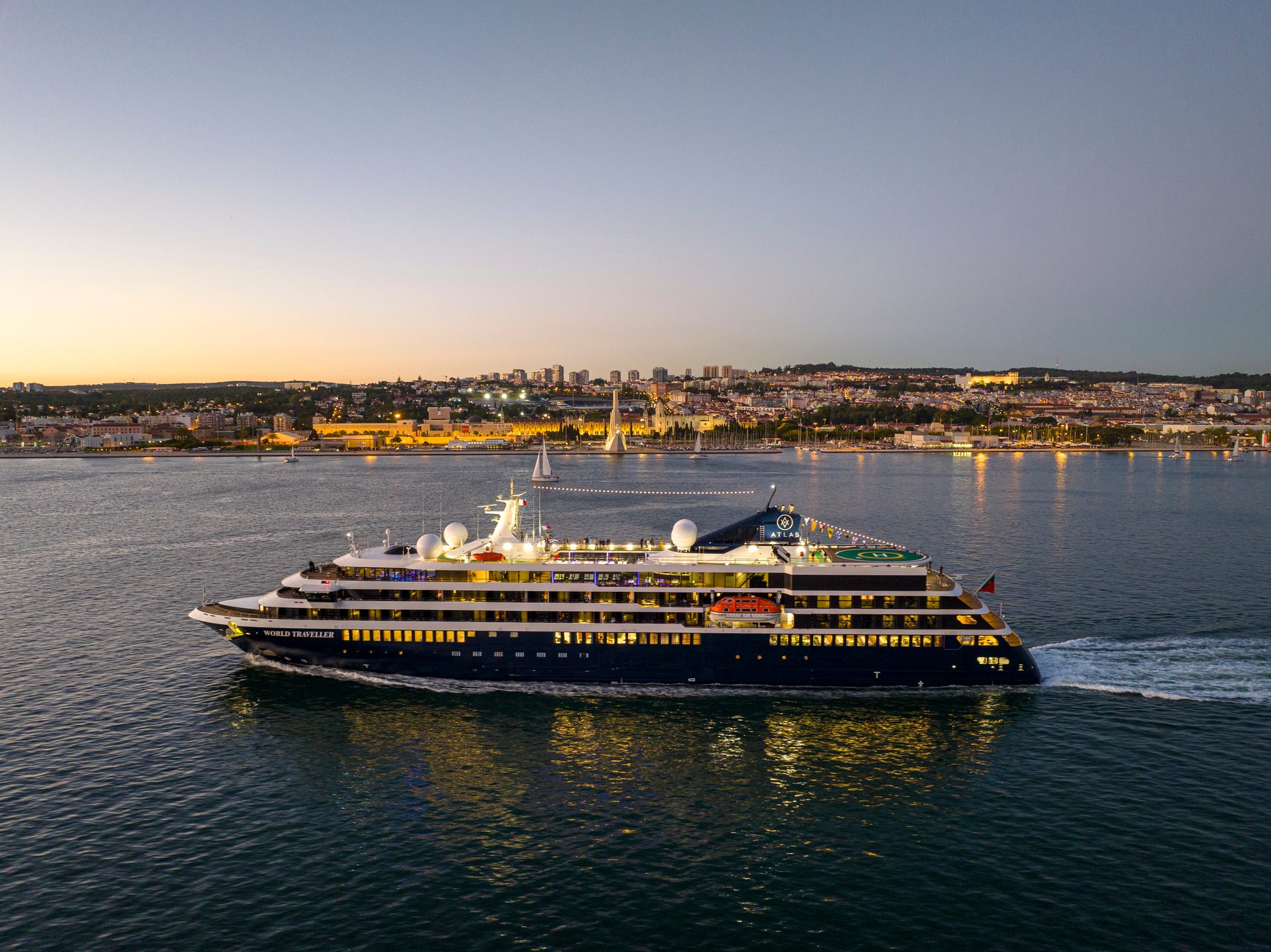 Naval architecture, Cruise ship, Water, Sky, Boat, Watercraft, Vehicle, Cruiseferry, Horizon