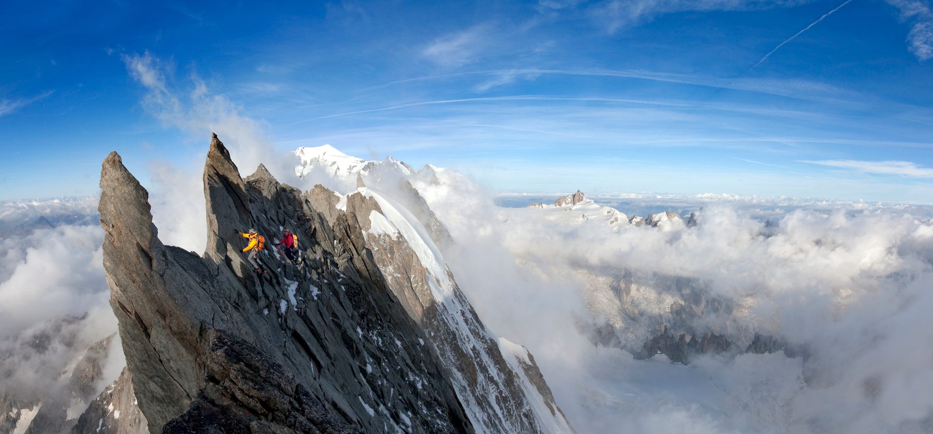 Mountainous landforms, Mountain range, Glacial landform, Snow, Ridge, Cloud, Summit, Terrain, Winter