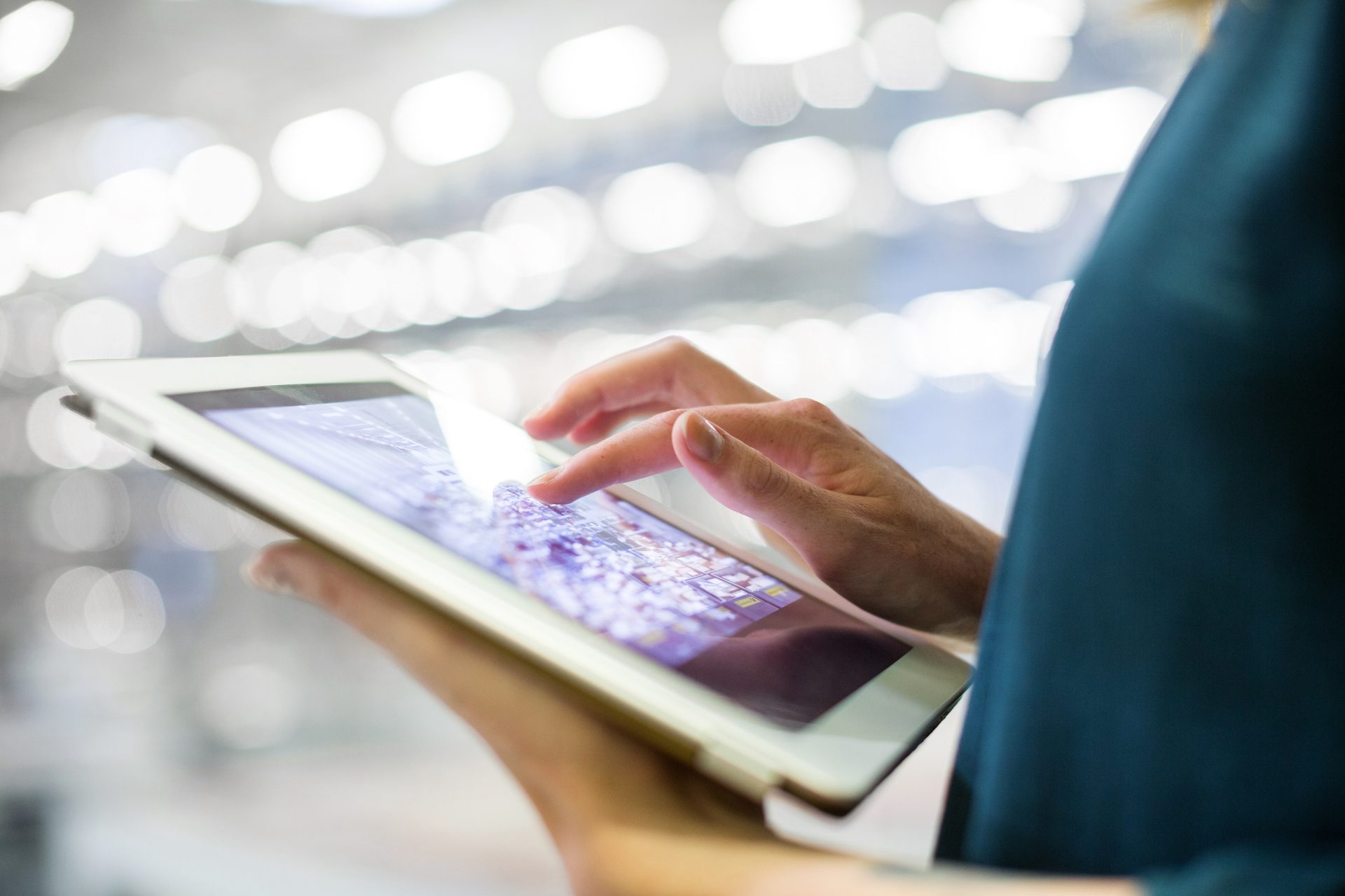 Portable communications device, Tablet computer, Gadget, Finger, Technology, Thumb
