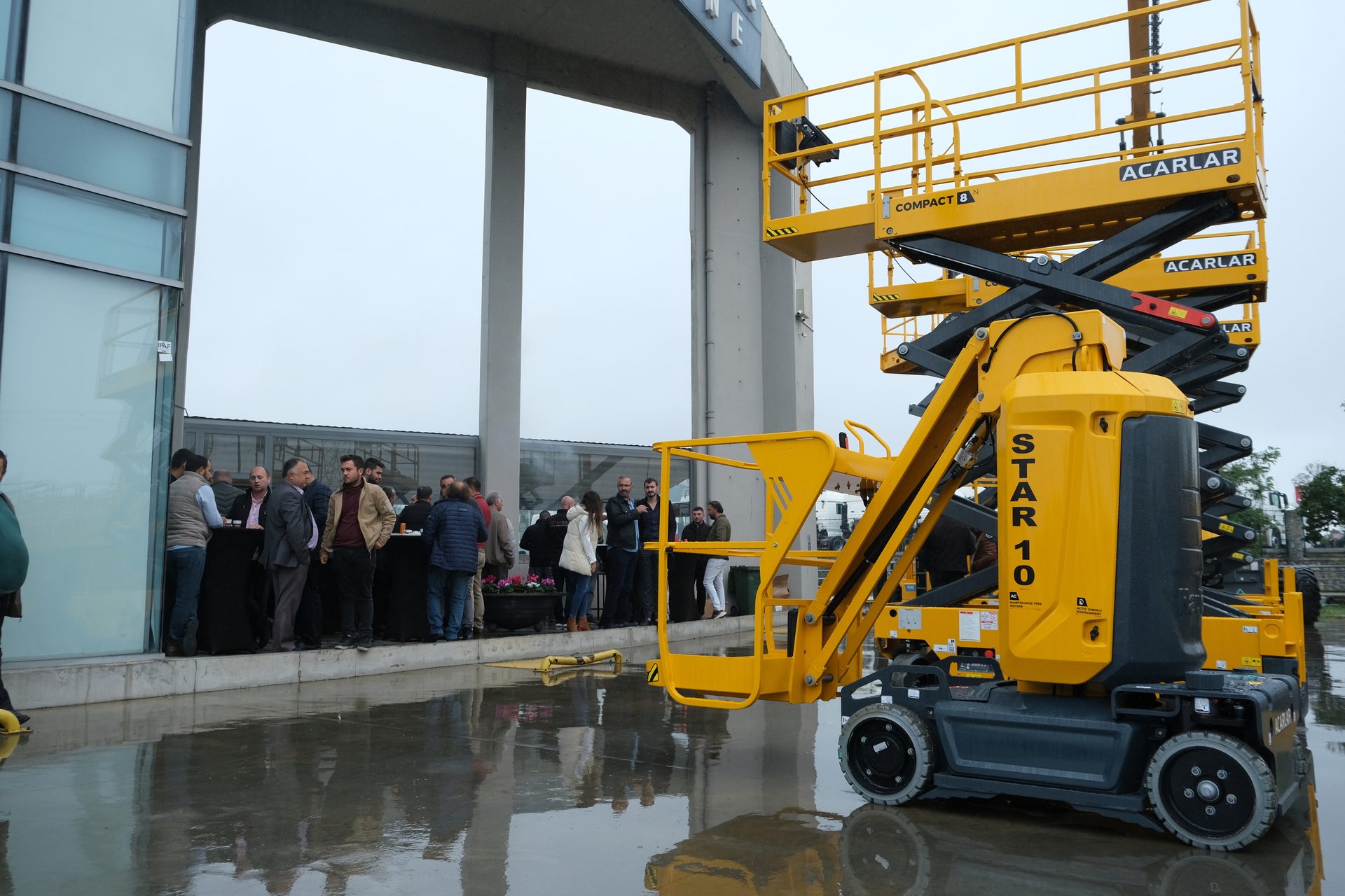 Motor vehicle, Automotive tire, Wheel, Sky, Workwear, Asphalt