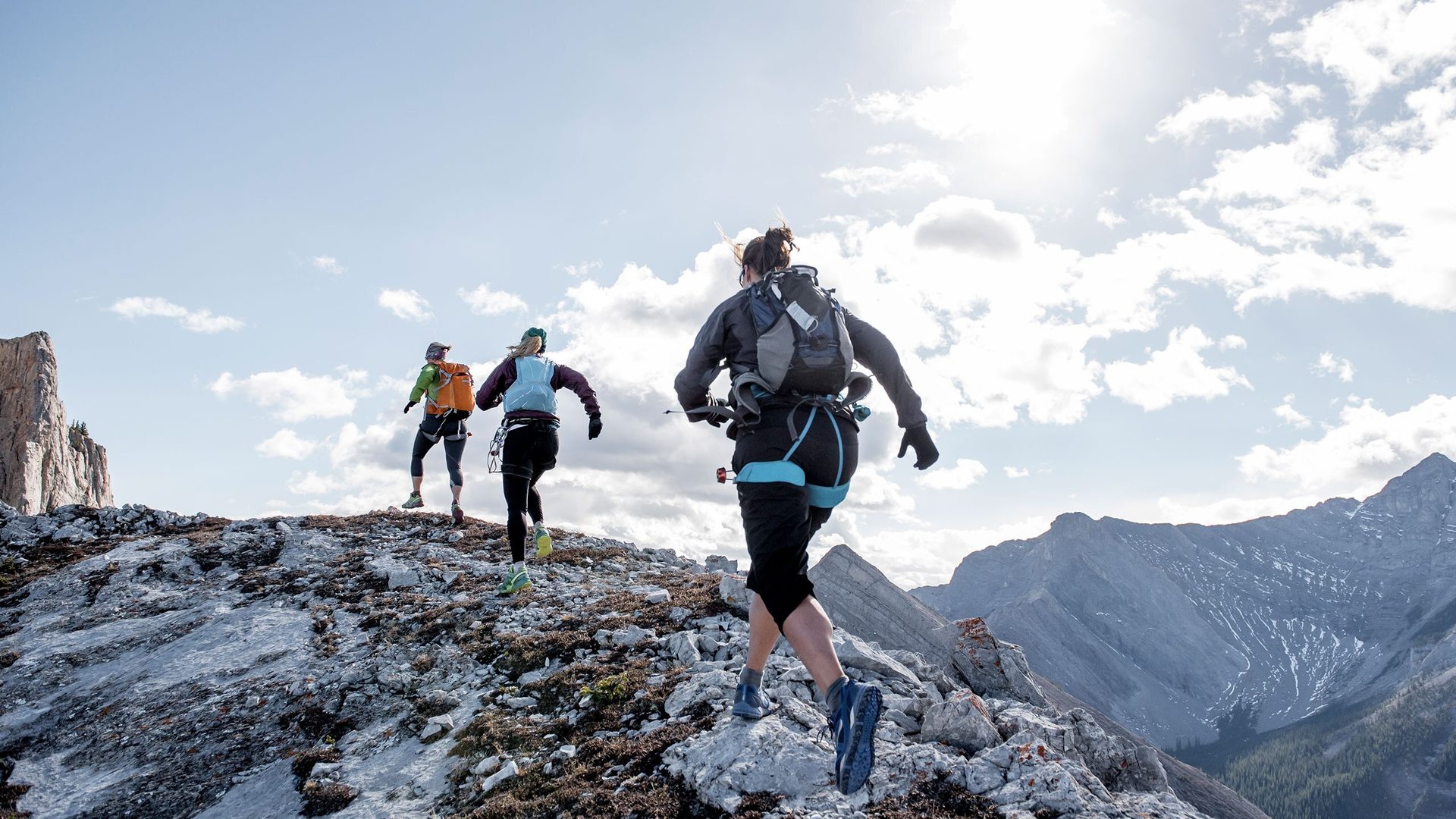 People in nature, Outdoor recreation, Cloud, Sky, Mountain