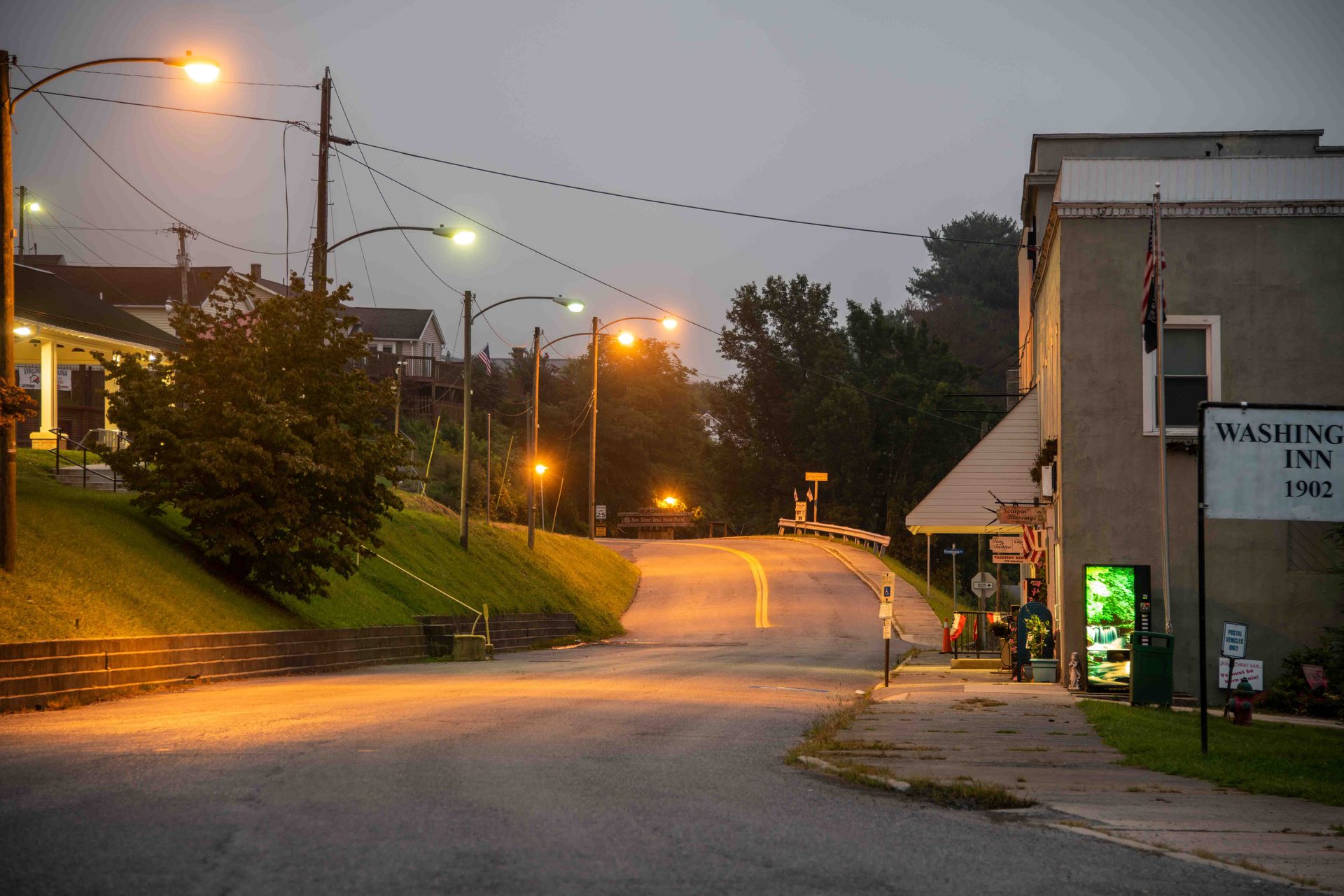 Road surface, Residential area, Street light, Lighting, Electricity, Asphalt, Evening, Thoroughfare