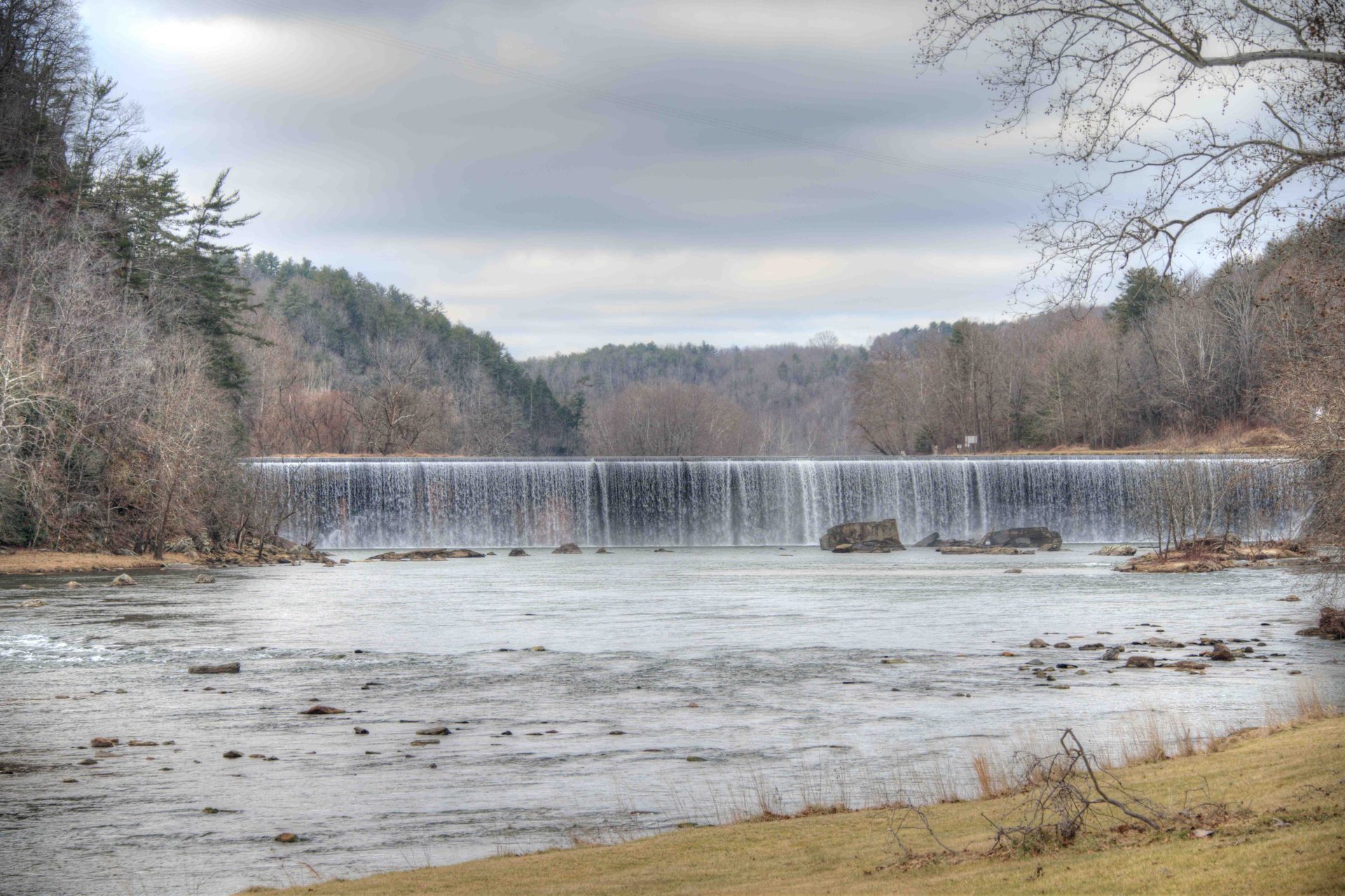 Body of water, Natural environment, Nature, Waterfall, Fluid, Watercourse, Bank