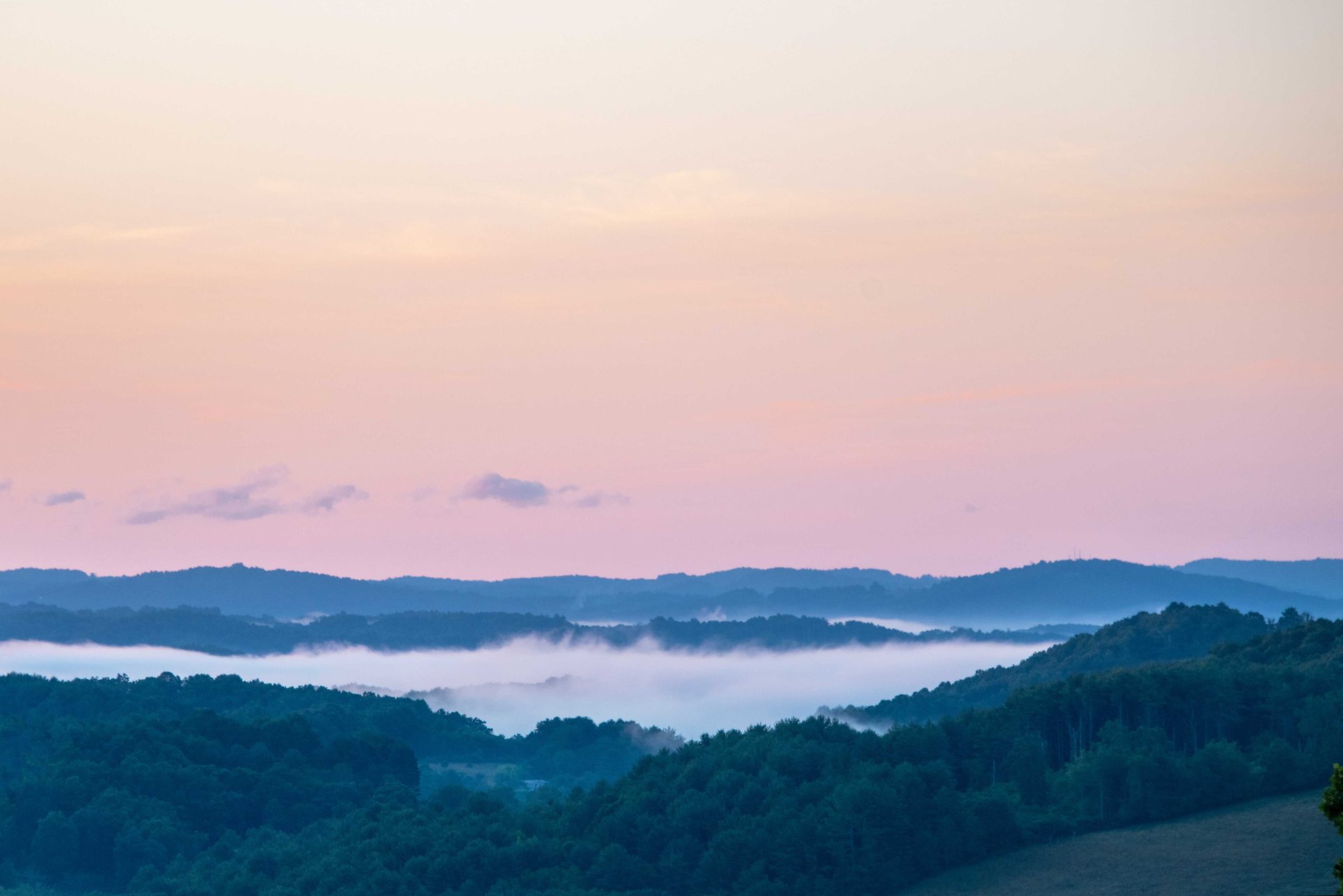 Mountainous landforms, Natural landscape, atmospheric phenomenon, Hill station, Sky, Mountain, Horizon, Cloud, Highland