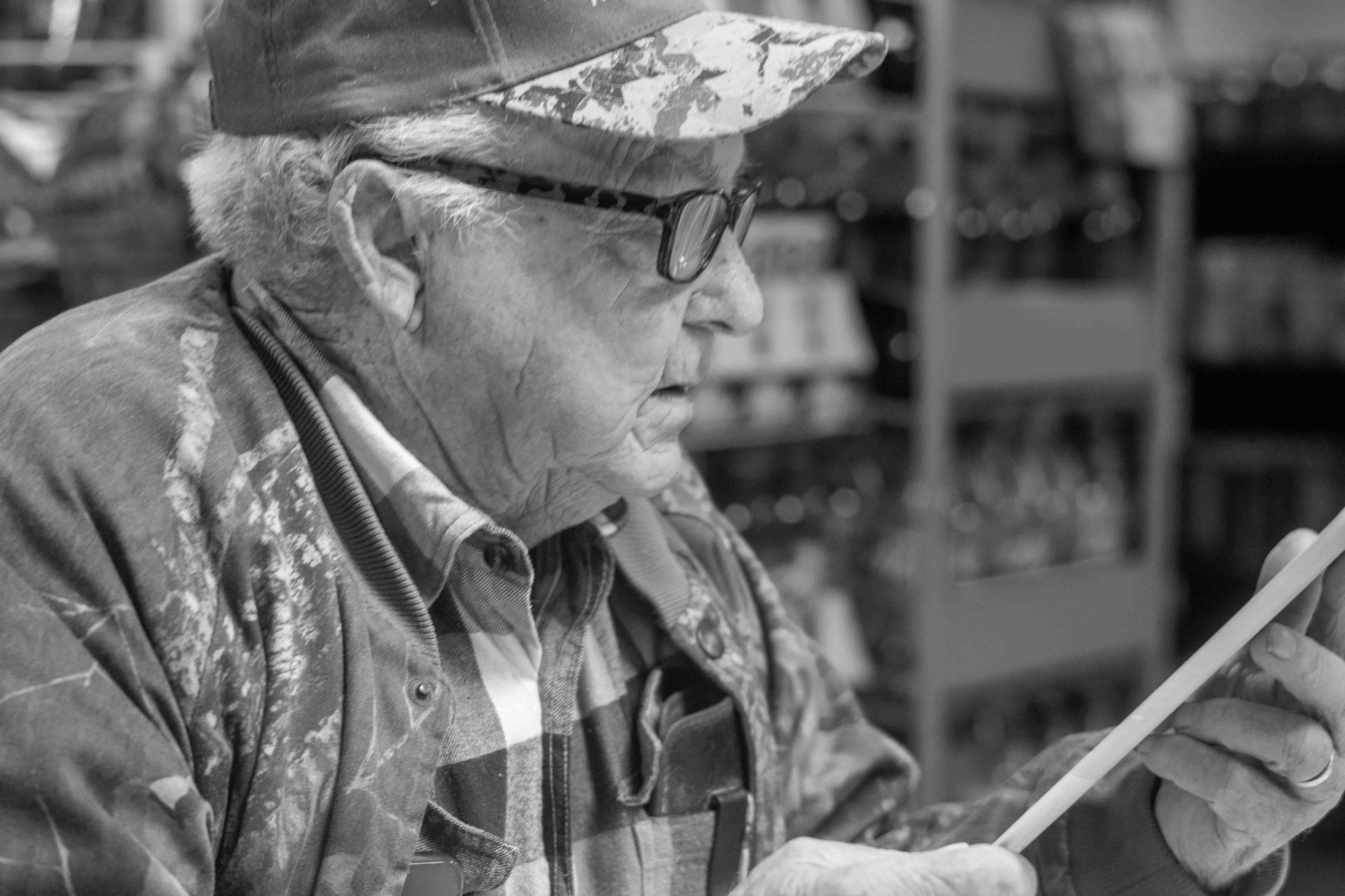 Vision Care, Baseball cap, Eyewear, Glasses, Nose, Wrinkle, Hat, Monochrome
