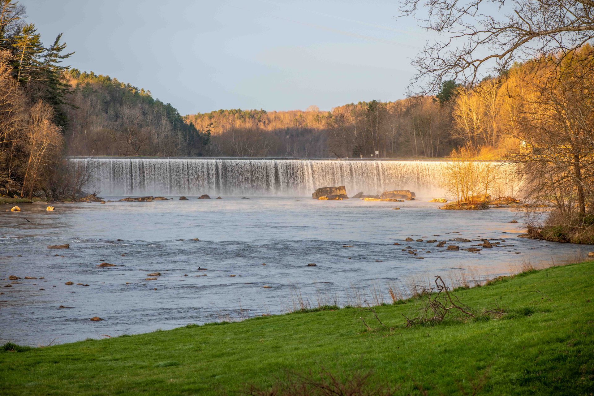 Body of water, Natural environment, Nature, Watercourse, Waterfall, Fluid, Landscape
