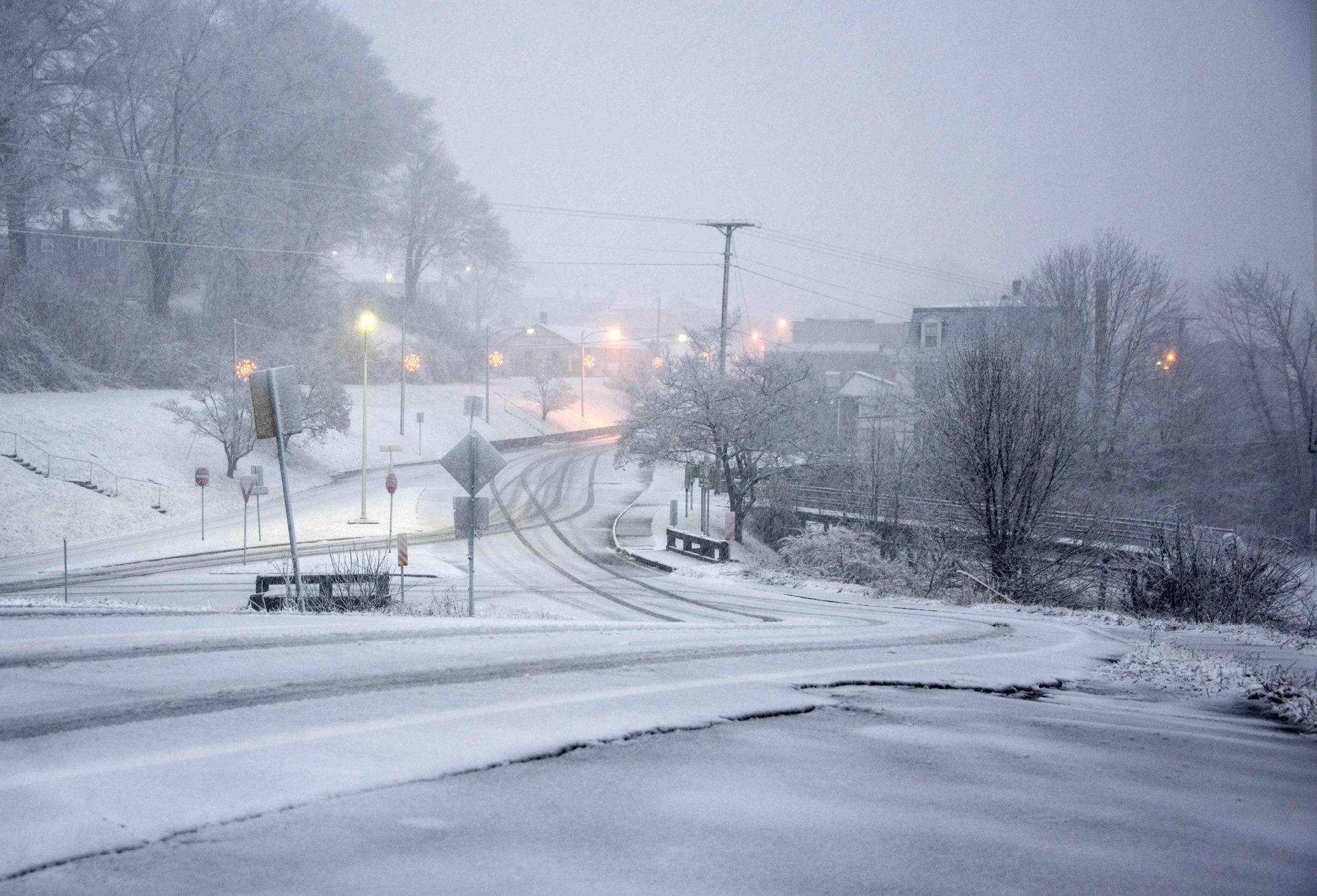 atmospheric phenomenon, Winter storm, Snow, Branch, Road, Freezing, Blizzard, Electricity, Morning