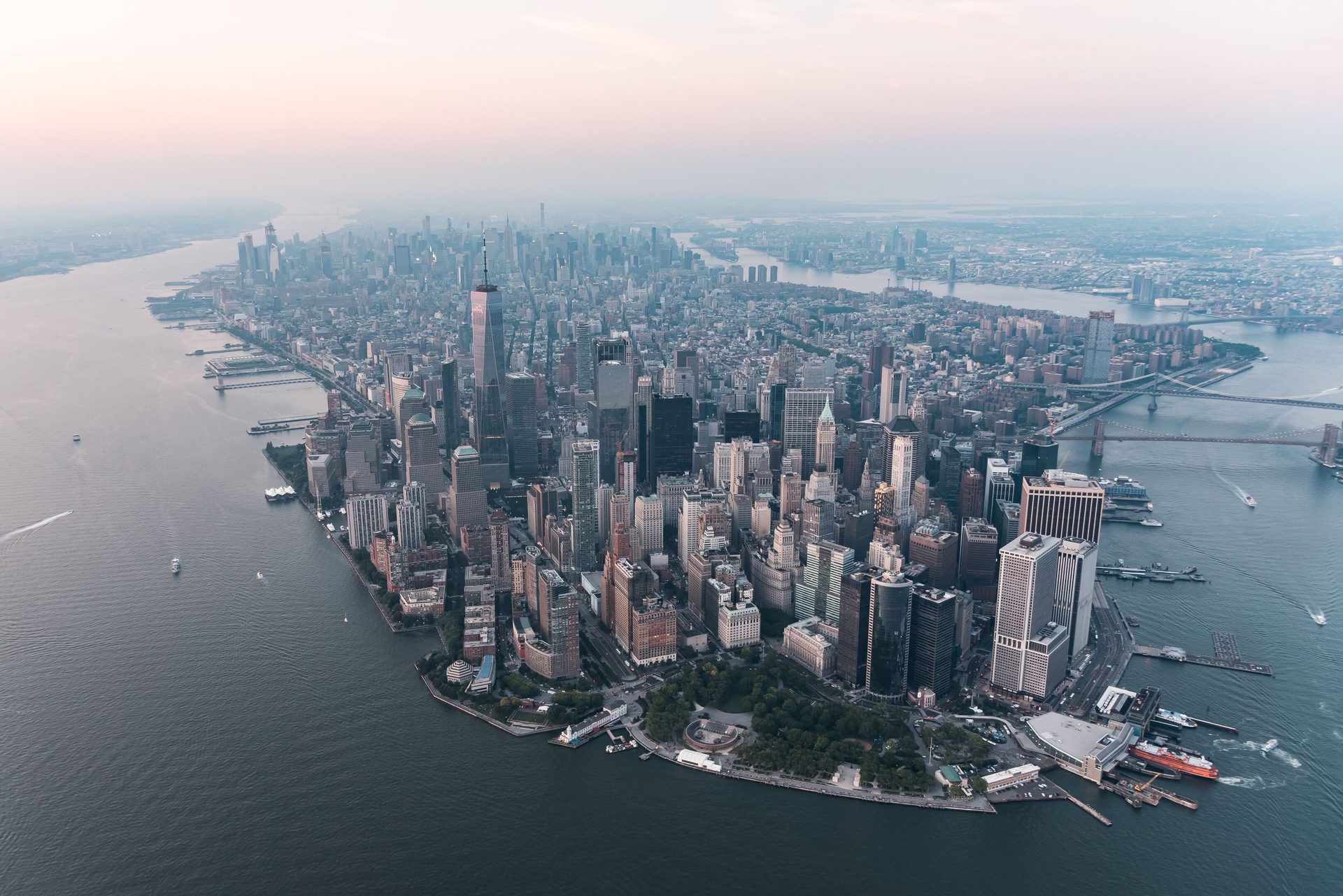 Coastal and oceanic landforms, Water resources, Tower block, Urban design, Skyscraper, Building, Sky, Daytime, World