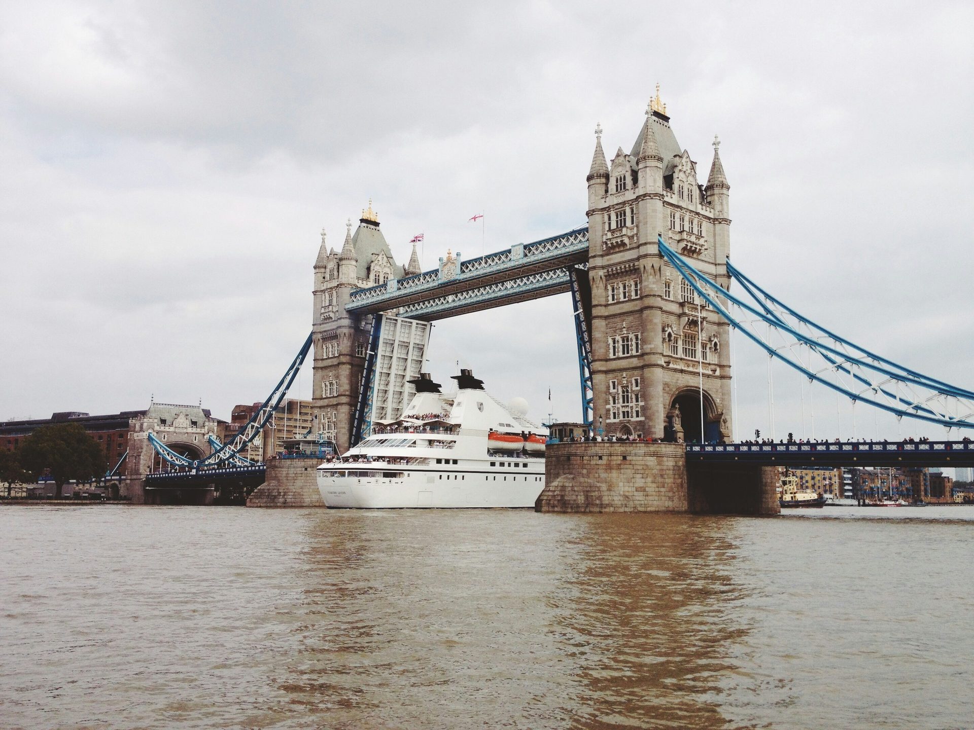 Moveable bridge, Water, Cloud, Sky, Drawbridge, Watercraft, Boat, Vehicle, Tower