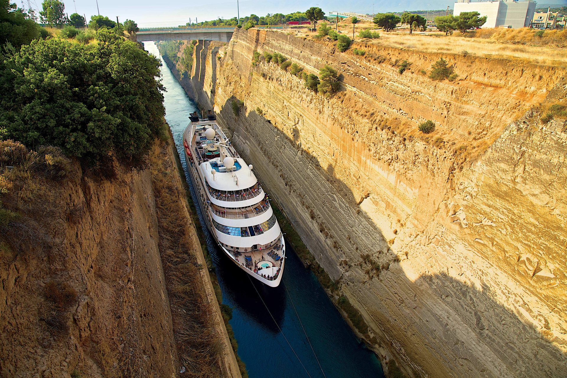 Water resources, Vehicle, Plant, Boat, Tree, Watercraft, Sky, Railway, Track
