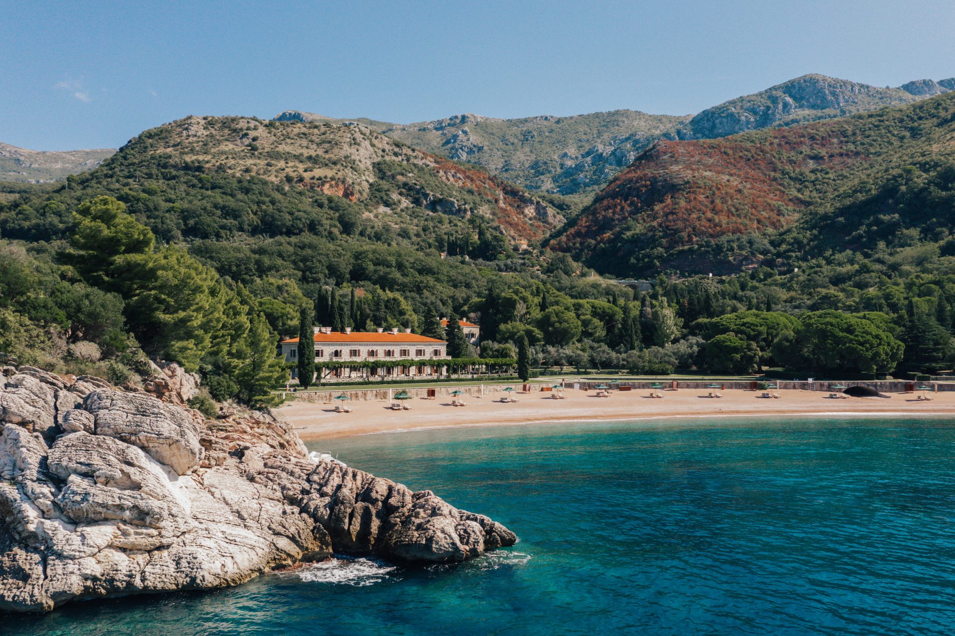 Coastal and oceanic landforms, Water resources, Natural landscape, Sky, Mountain, Azure, Tree, Lake, Terrain